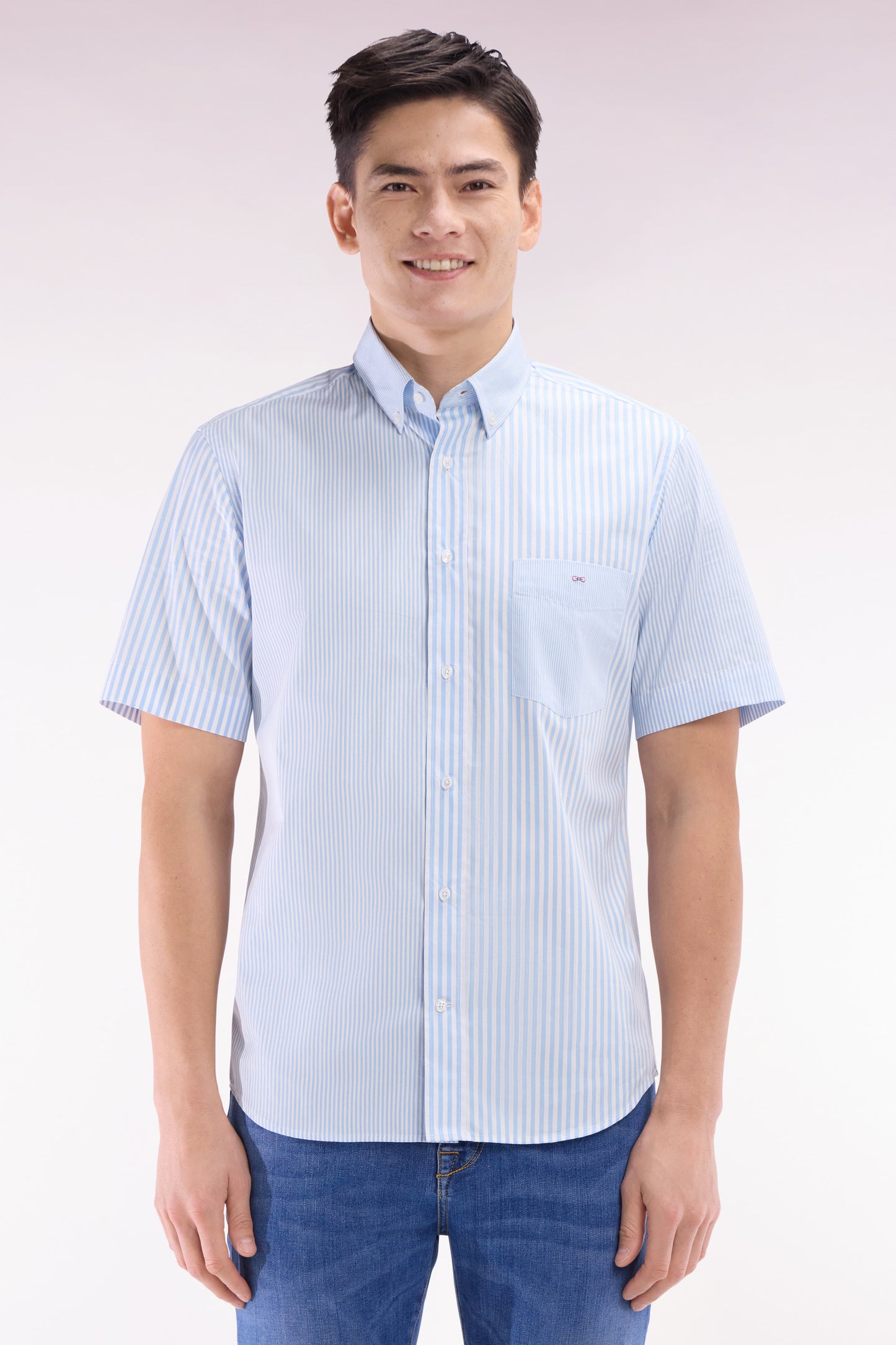 Straight short-sleeved shirt in sky blue striped poplin cotton