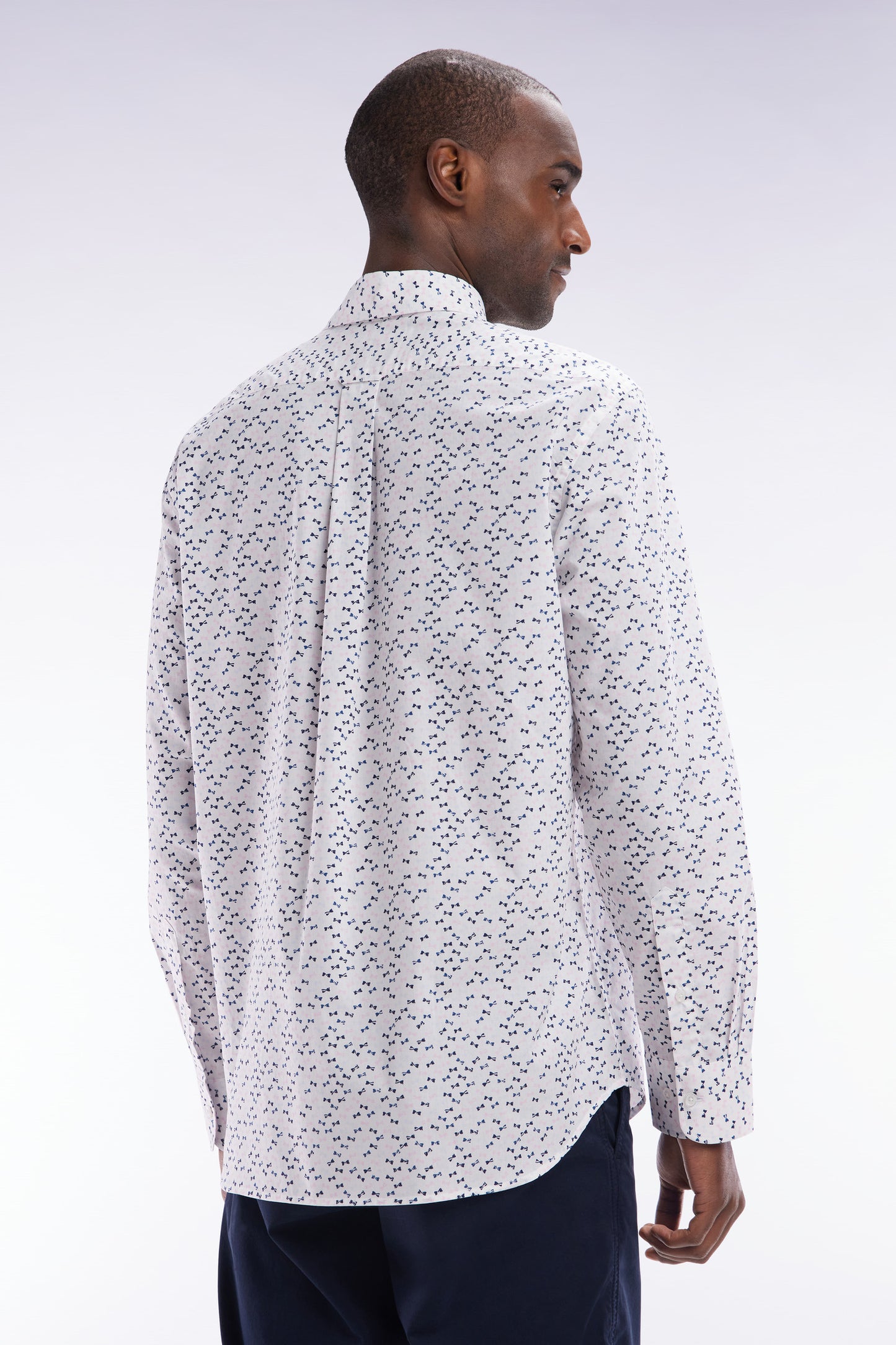 Straight-fit ecru cotton poplin shirt with bow tie microprint