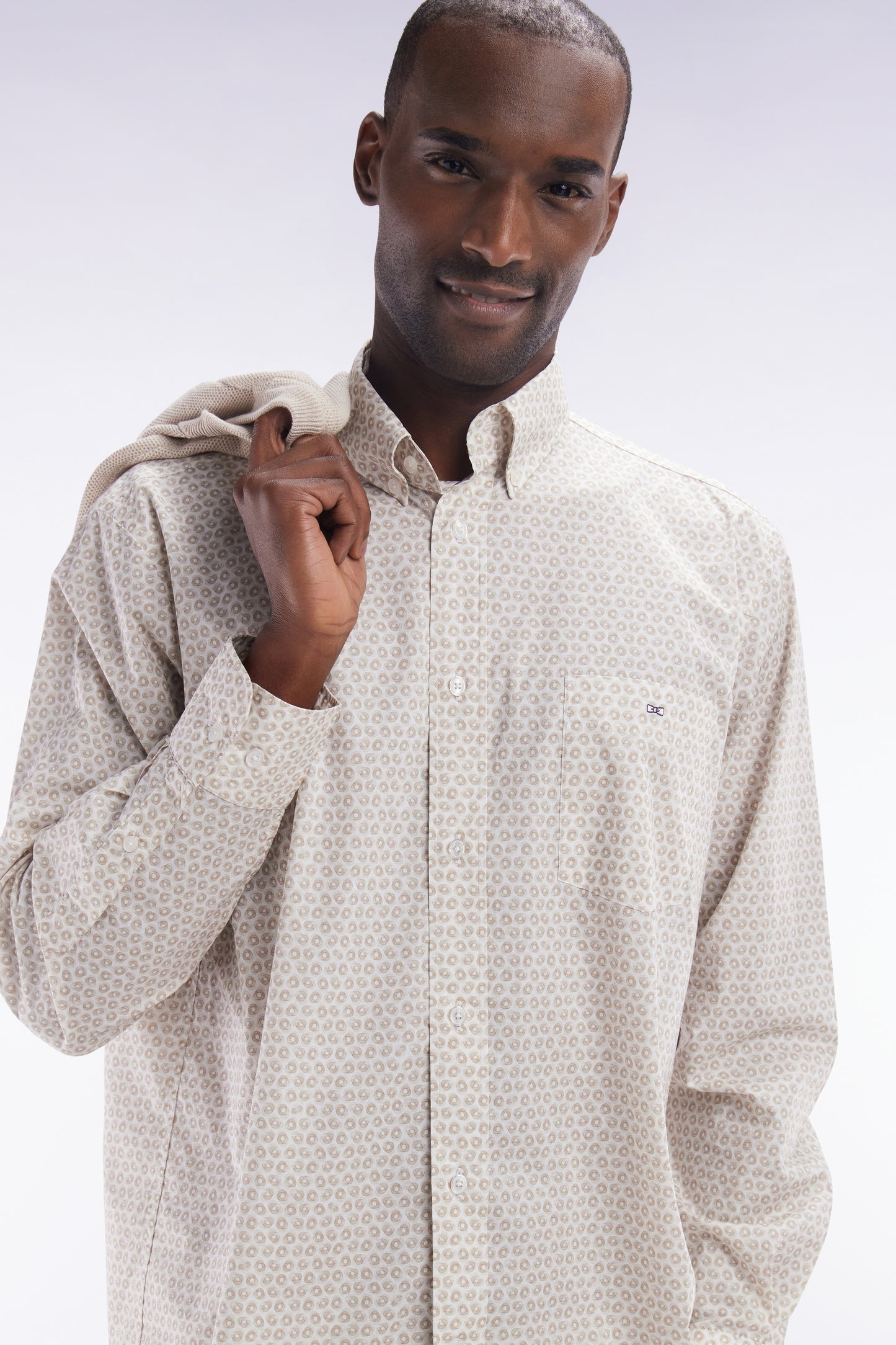 Straight-fit cotton poplin shirt with beige graphic microprint