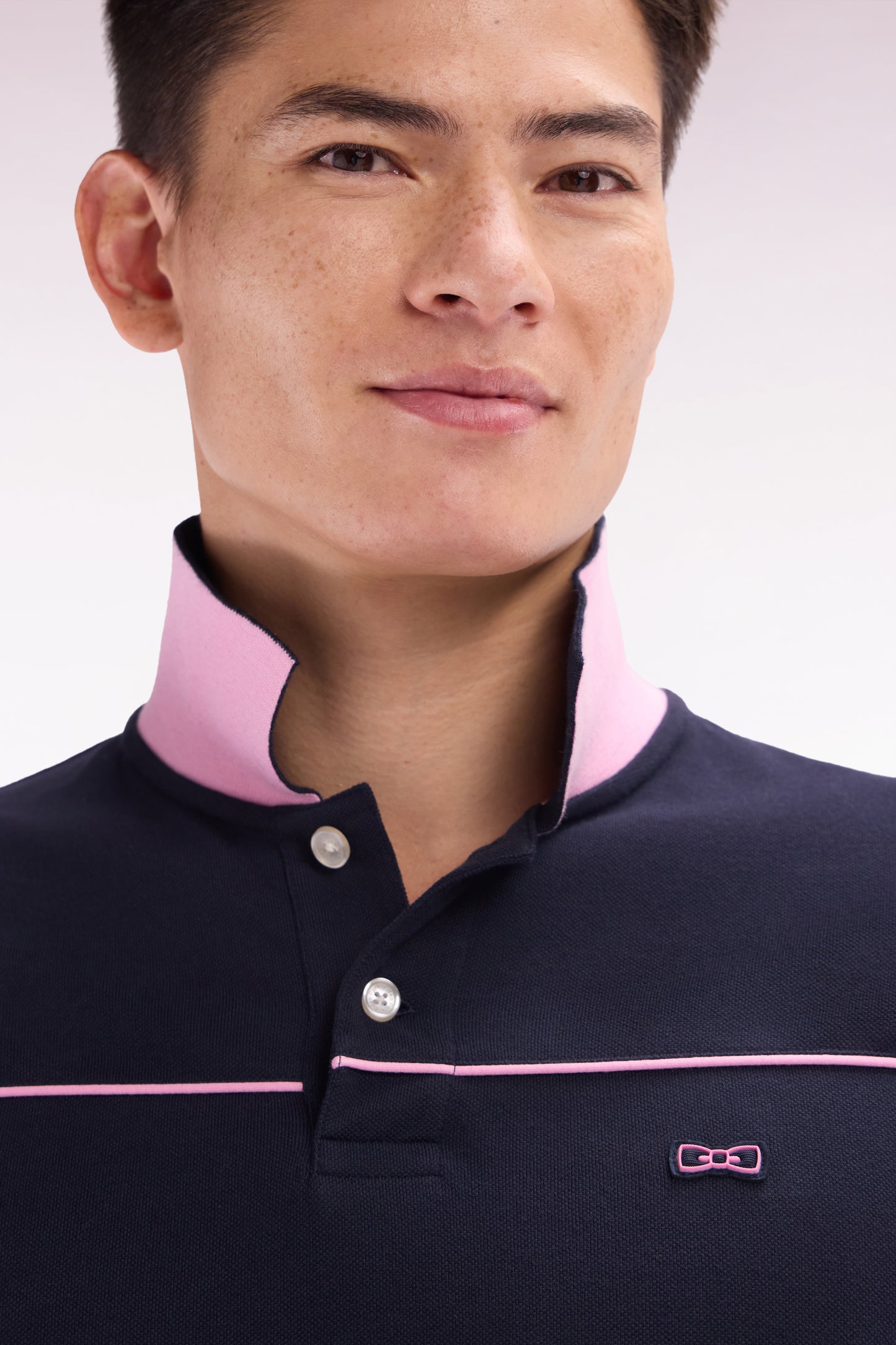 Straight-fit short-sleeved polo shirt in navy cotton piqué with piped cut-outs