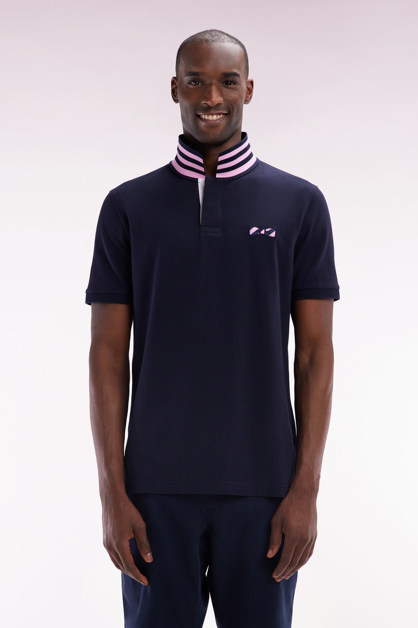 Straight-fit short-sleeved polo shirt in navy cotton with striped undercollar