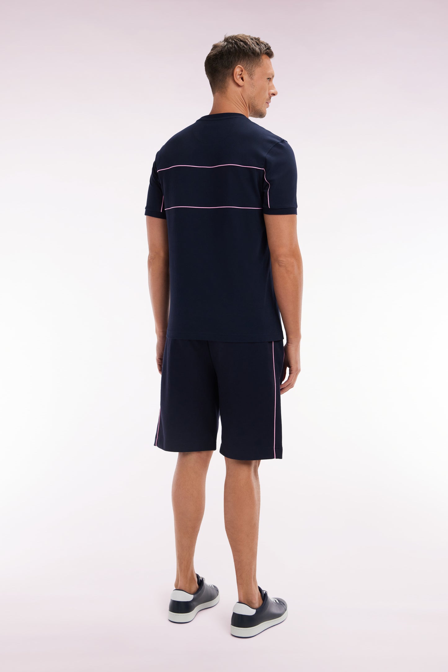 Straight-cut navy jogger shorts in cotton interlock