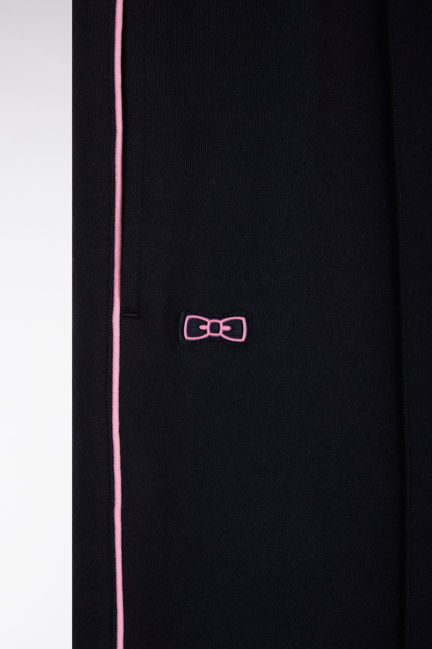 Straight-cut navy jogger shorts in cotton interlock