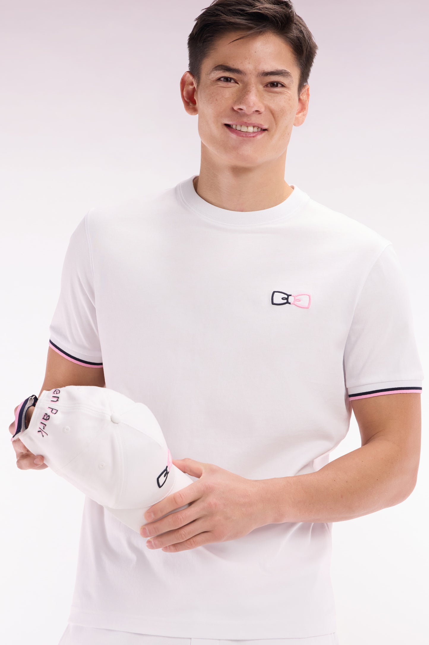 T-shirt en coton blanc à broderies bicolores coupe décontractée