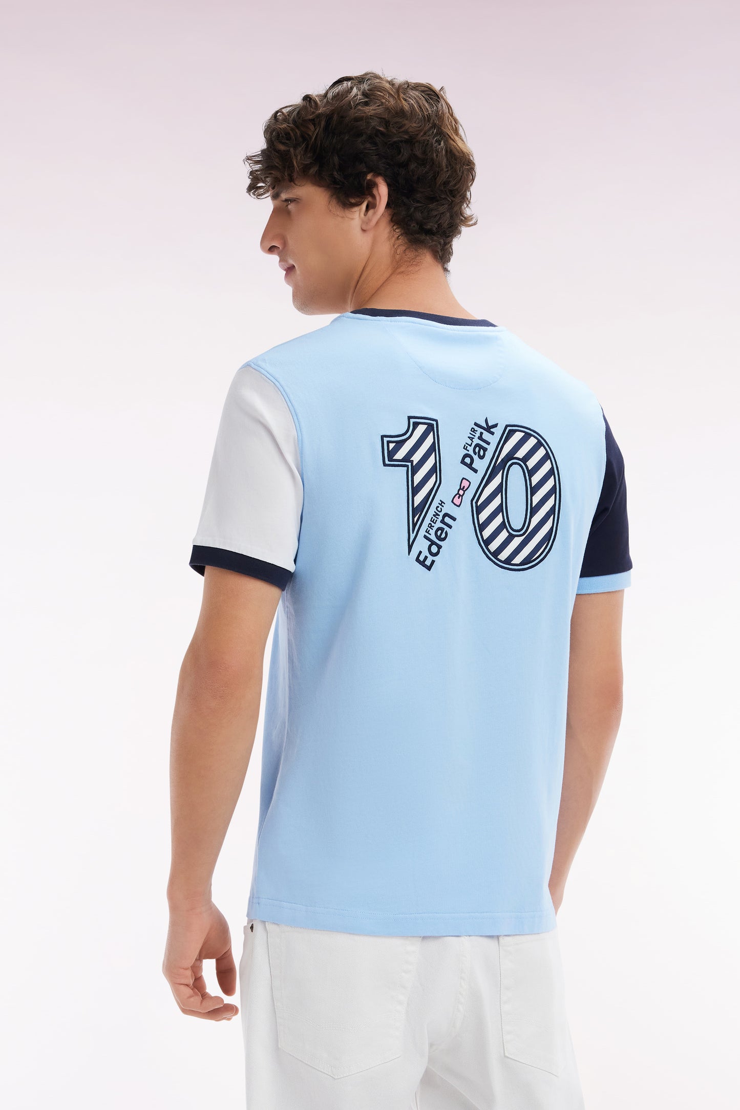 Straight-fit colorblock T-shirt in sky blue cotton with 10 embroidery