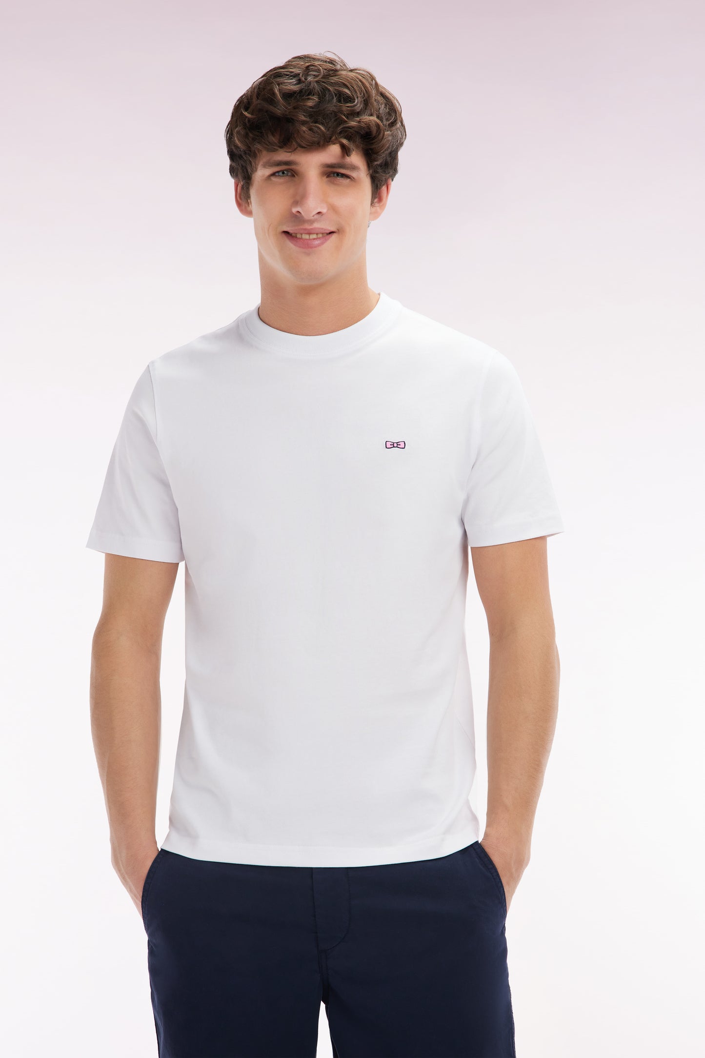 White cotton T-shirt with embroidery on hooped back, straight cut