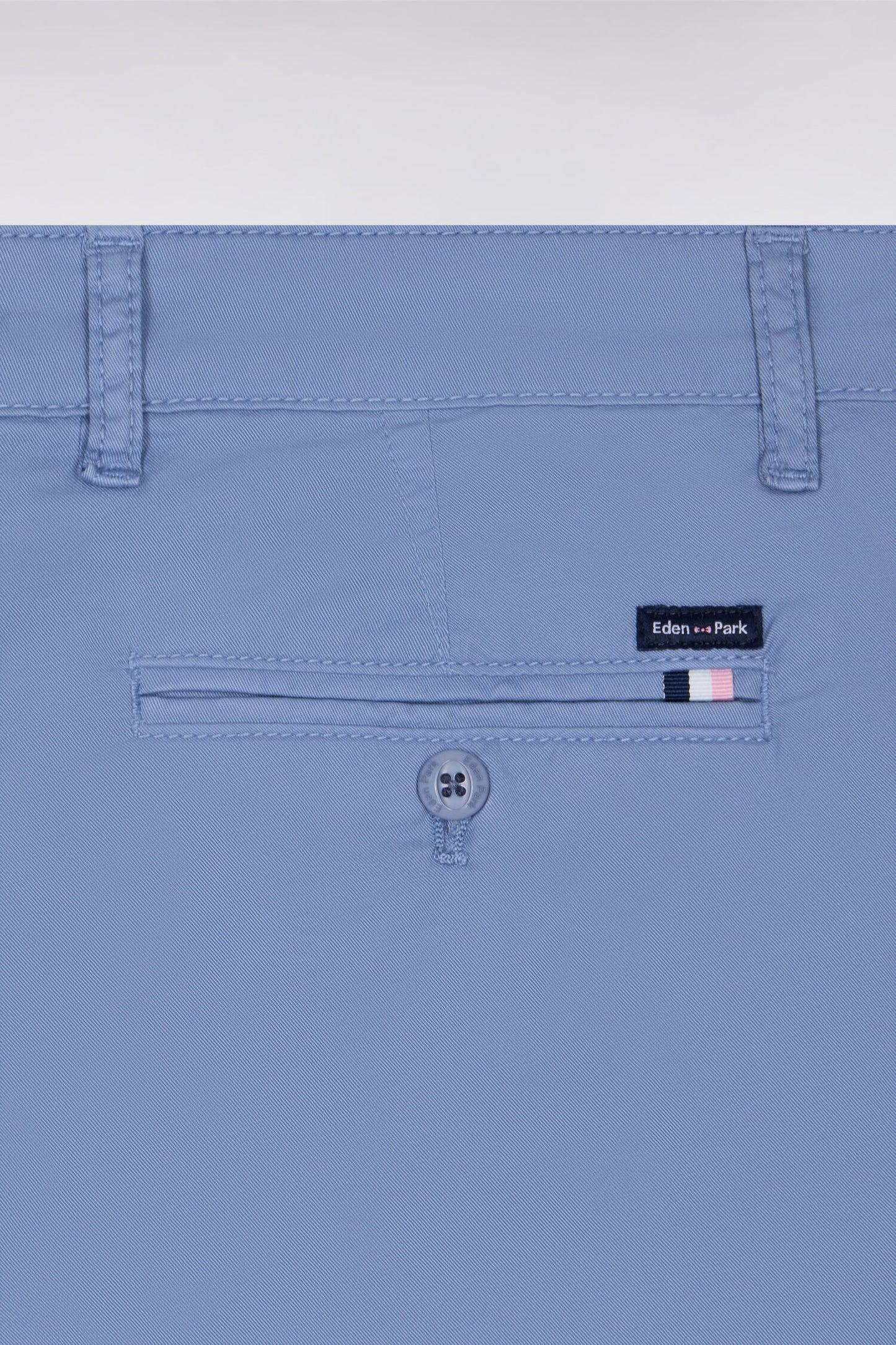 Bermuda chino en gabardine stretch bleu