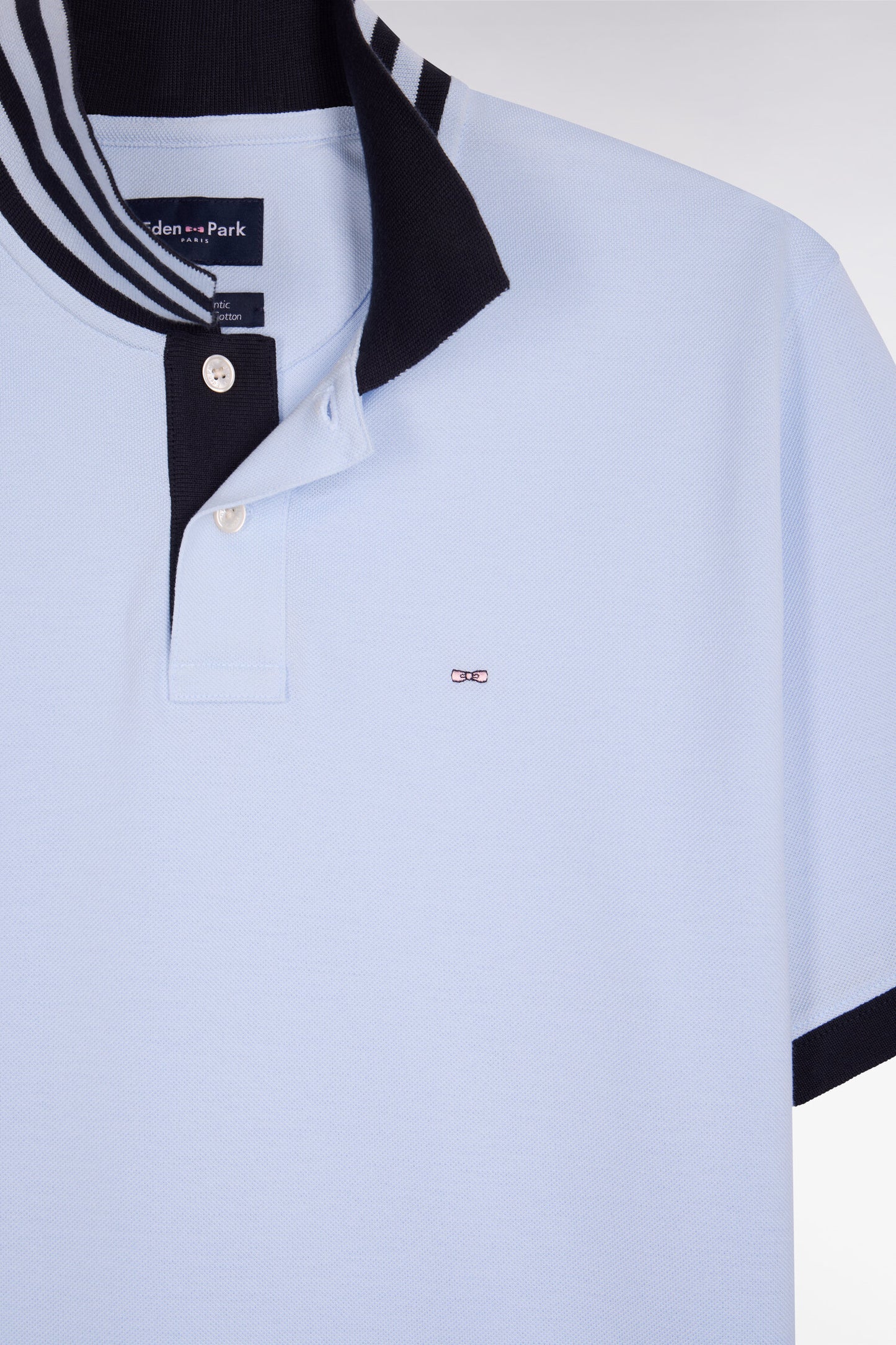 Short-sleeved polo shirt in sky cotton pique under striped collar, slim fit