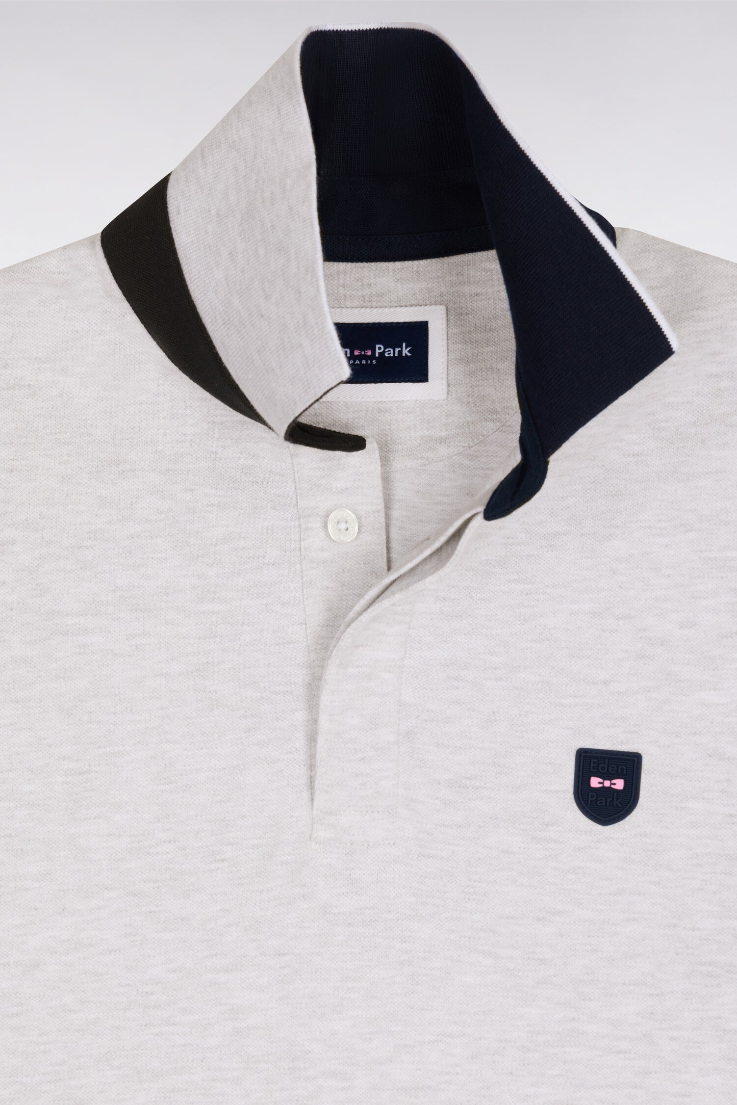 Polo manches courtes en coton gris clair et découpes marine coupe slim