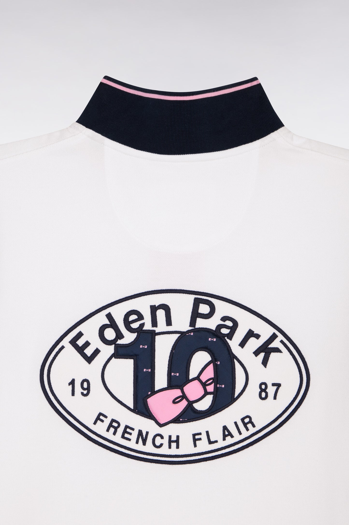 Short-sleeved white cotton pique polo shirt with back embroidery
