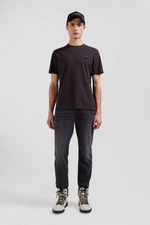 Regular brown short-sleeved cotton T-shirt with tie patchwork emblem - Image 1