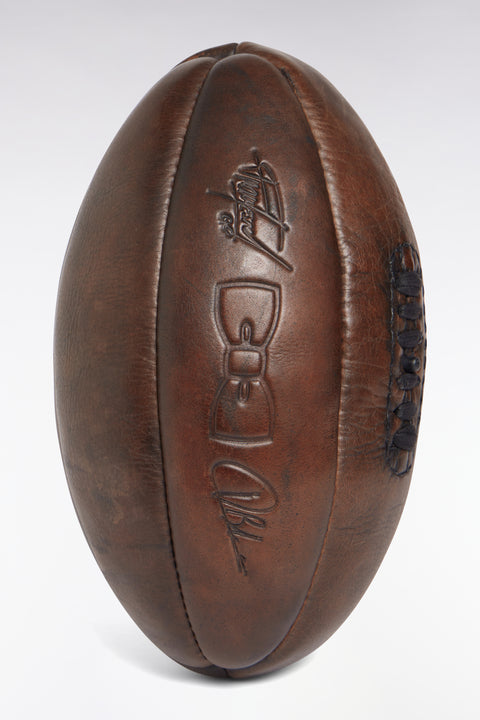 Ballon de rugby en cuir de vachette marron - Image 2