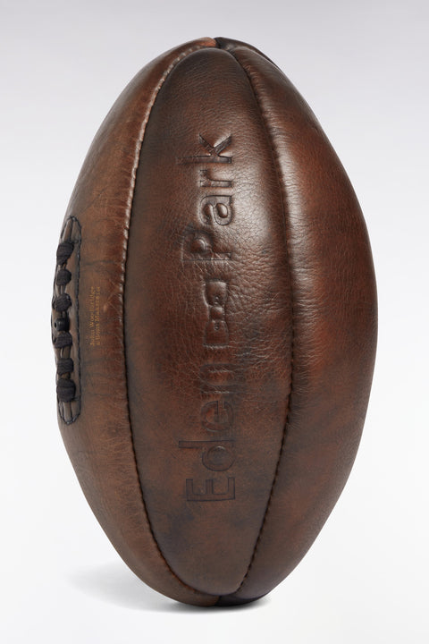 Ballon de rugby en cuir de vachette marron - Image 1