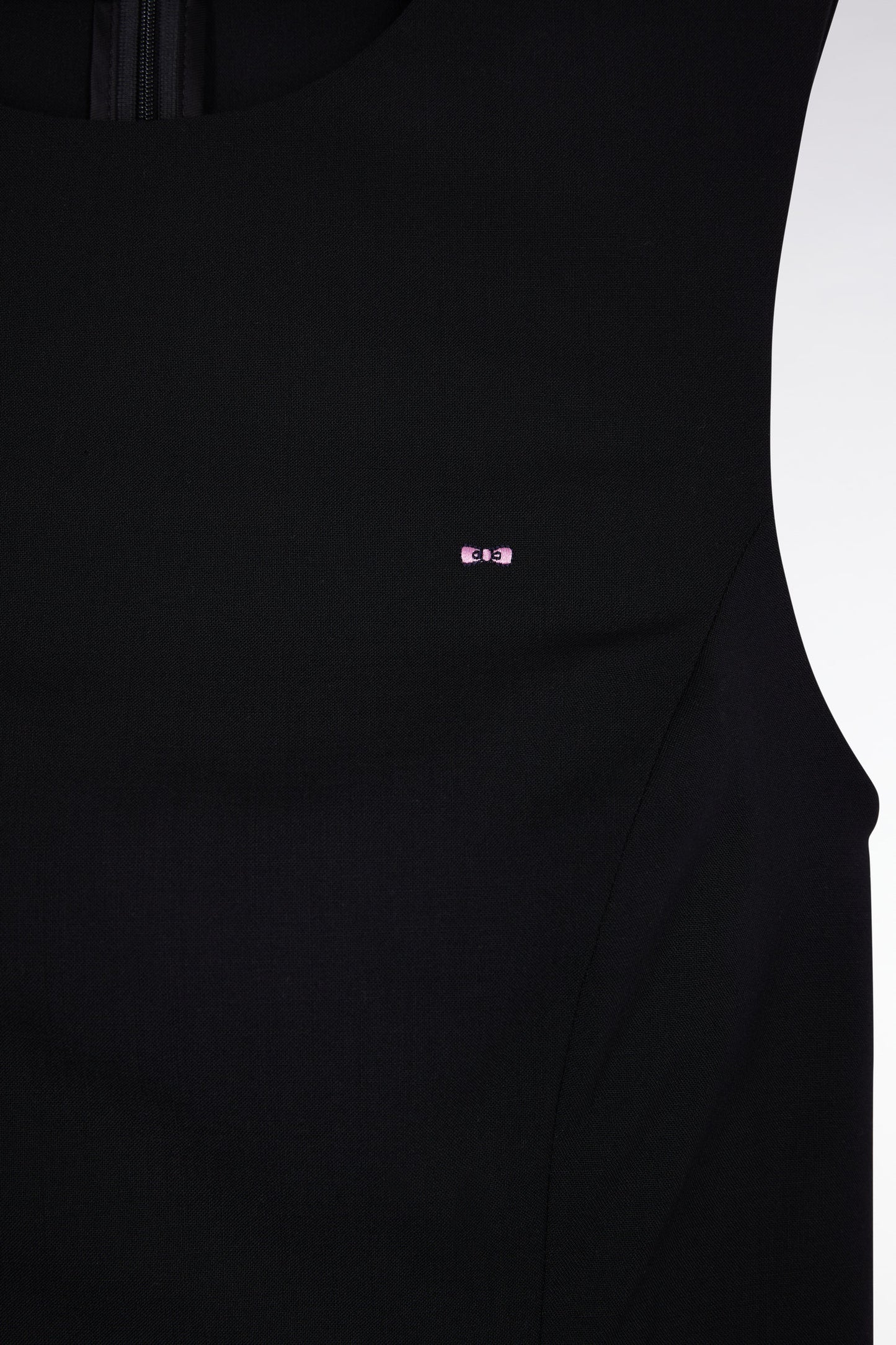 Robe sans manches en laine vierge stretch noire
