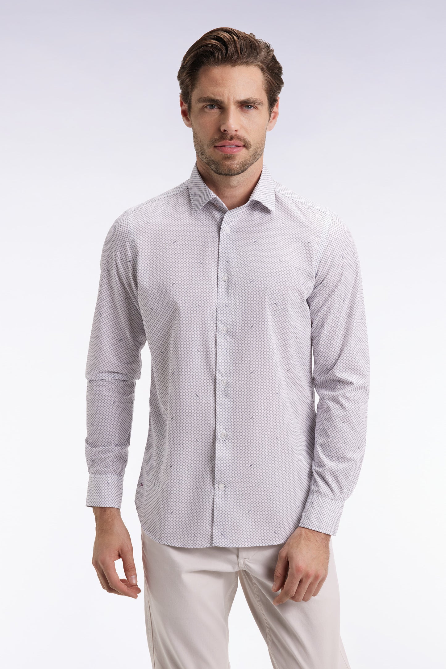Slim-fit shirt in cotton poplin with navy micropatterns