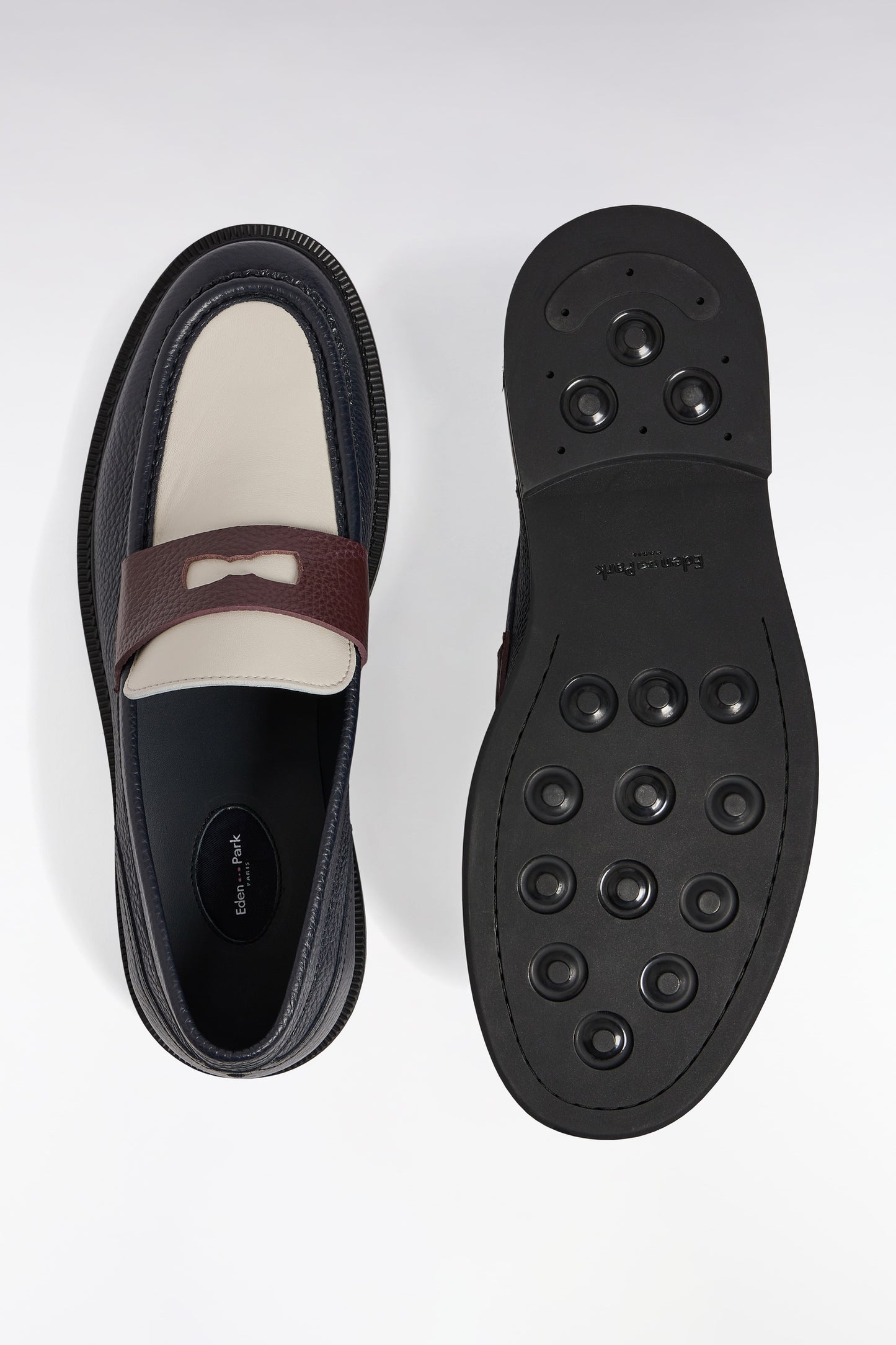 Mocassins en cuir grainé marine écrus et marron