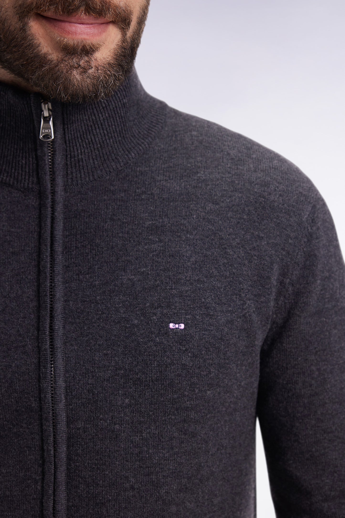 Cardigan zippé en laine et coton gris foncé coupe droite