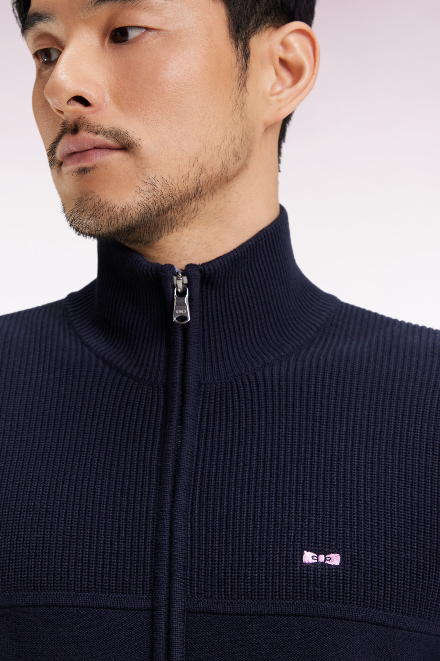 Cardigan zippé en coton marine broderie dos ciel