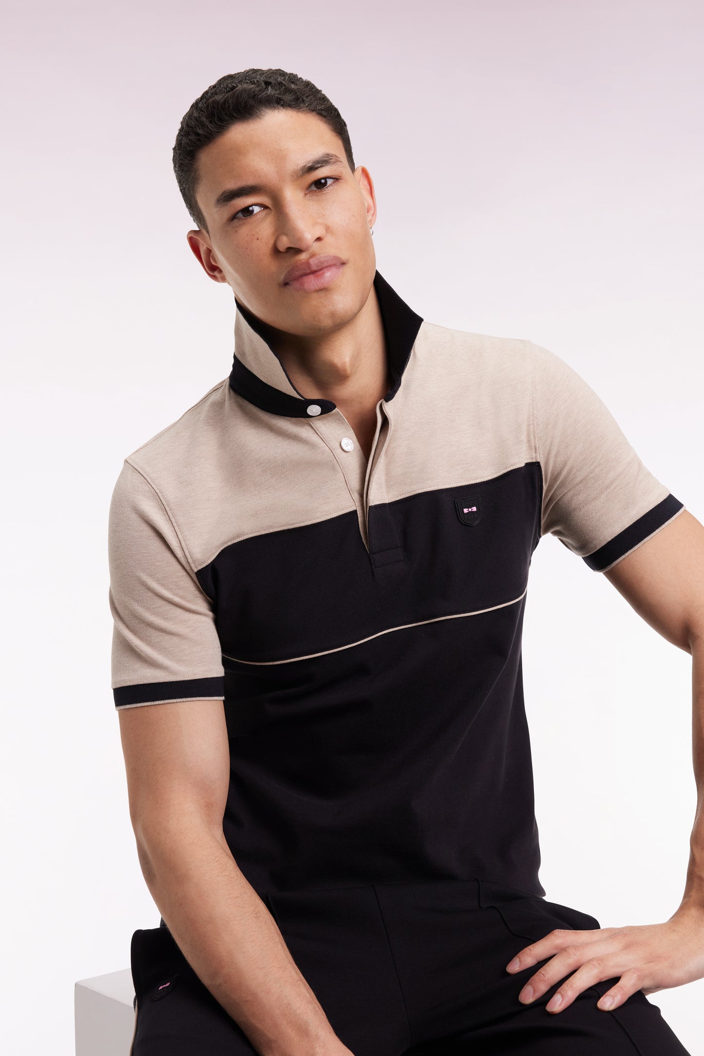 Polo bicolore manches courtes en piqué coton stretch noir coupe slim