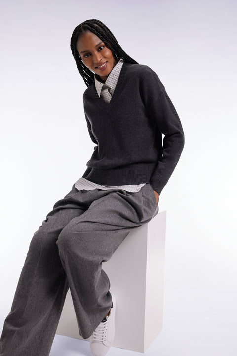 Pull à col V en laine et coton gris coupe Relaxed - Image 3