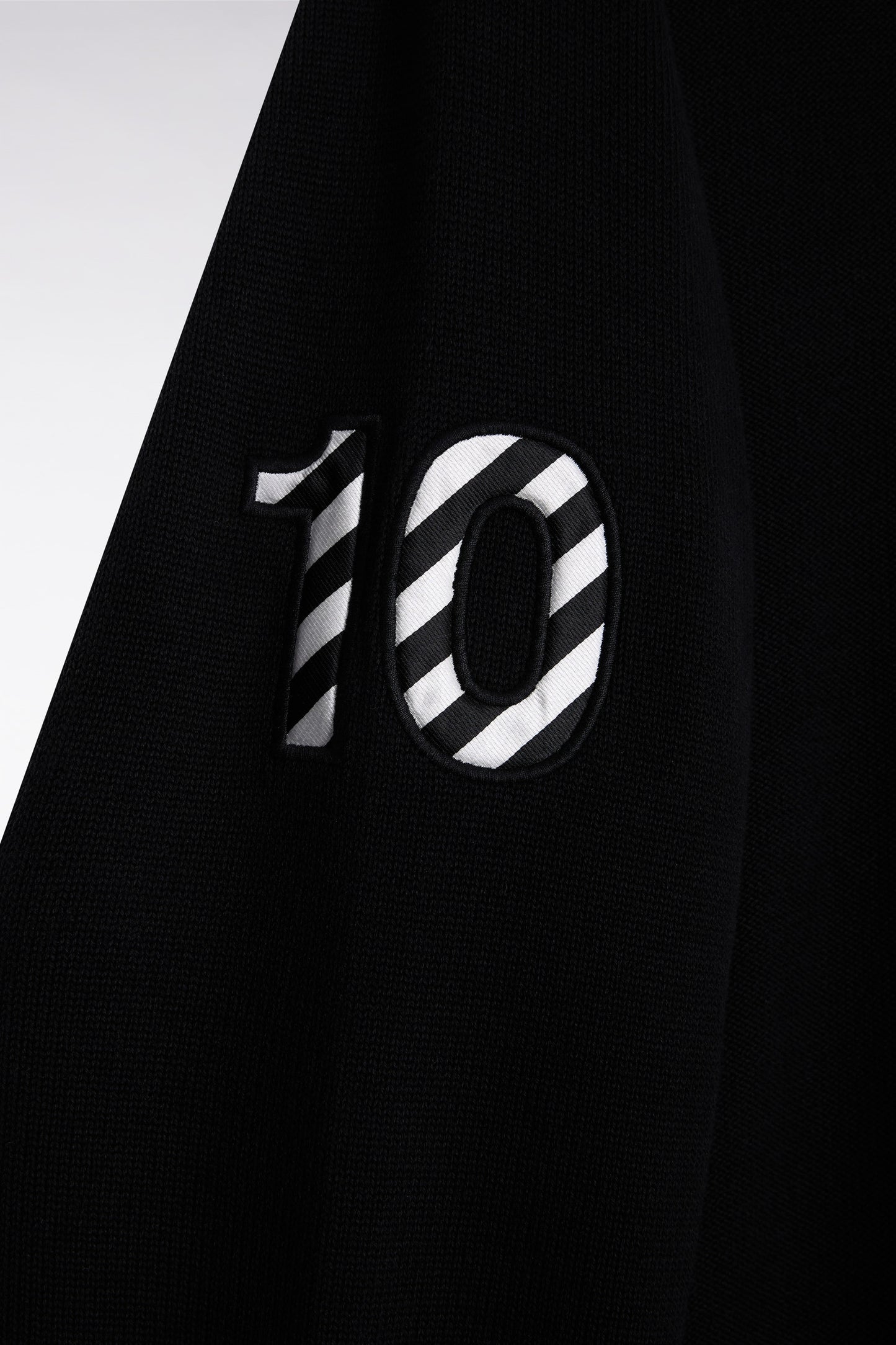 Pull col maillot en coton noir broderie 10