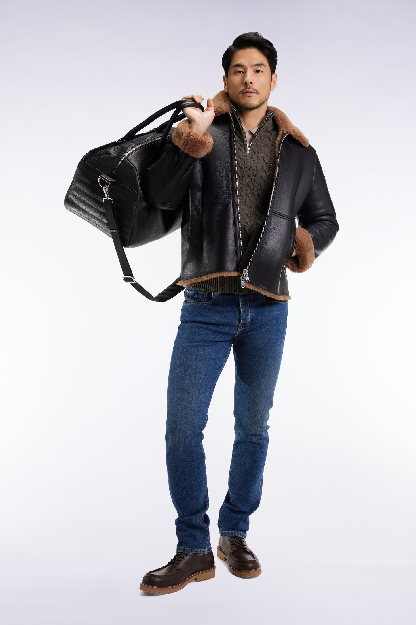 Blouson en peau lainée noir col marron