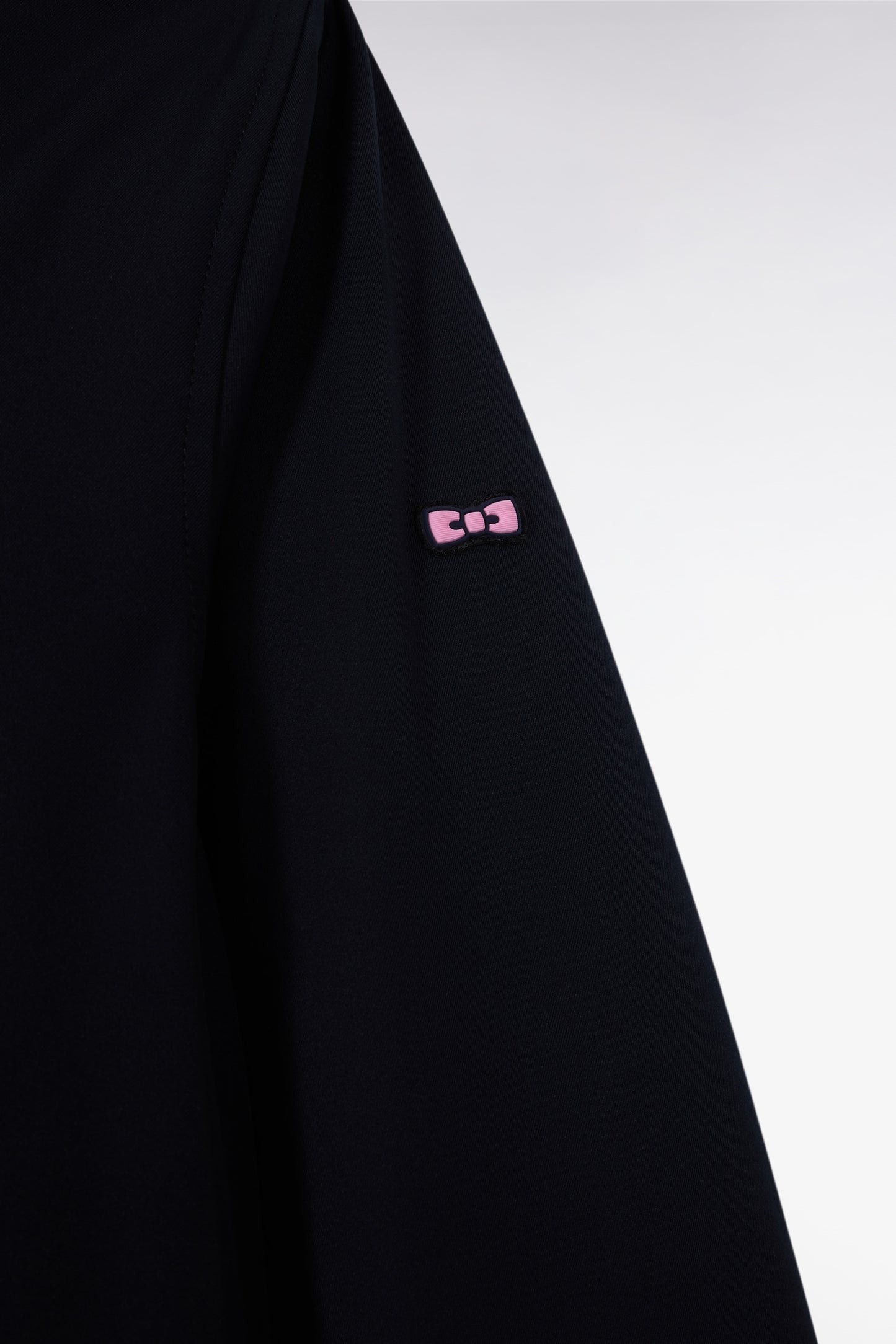 Parka longue en nylon noir à capuche intégrée