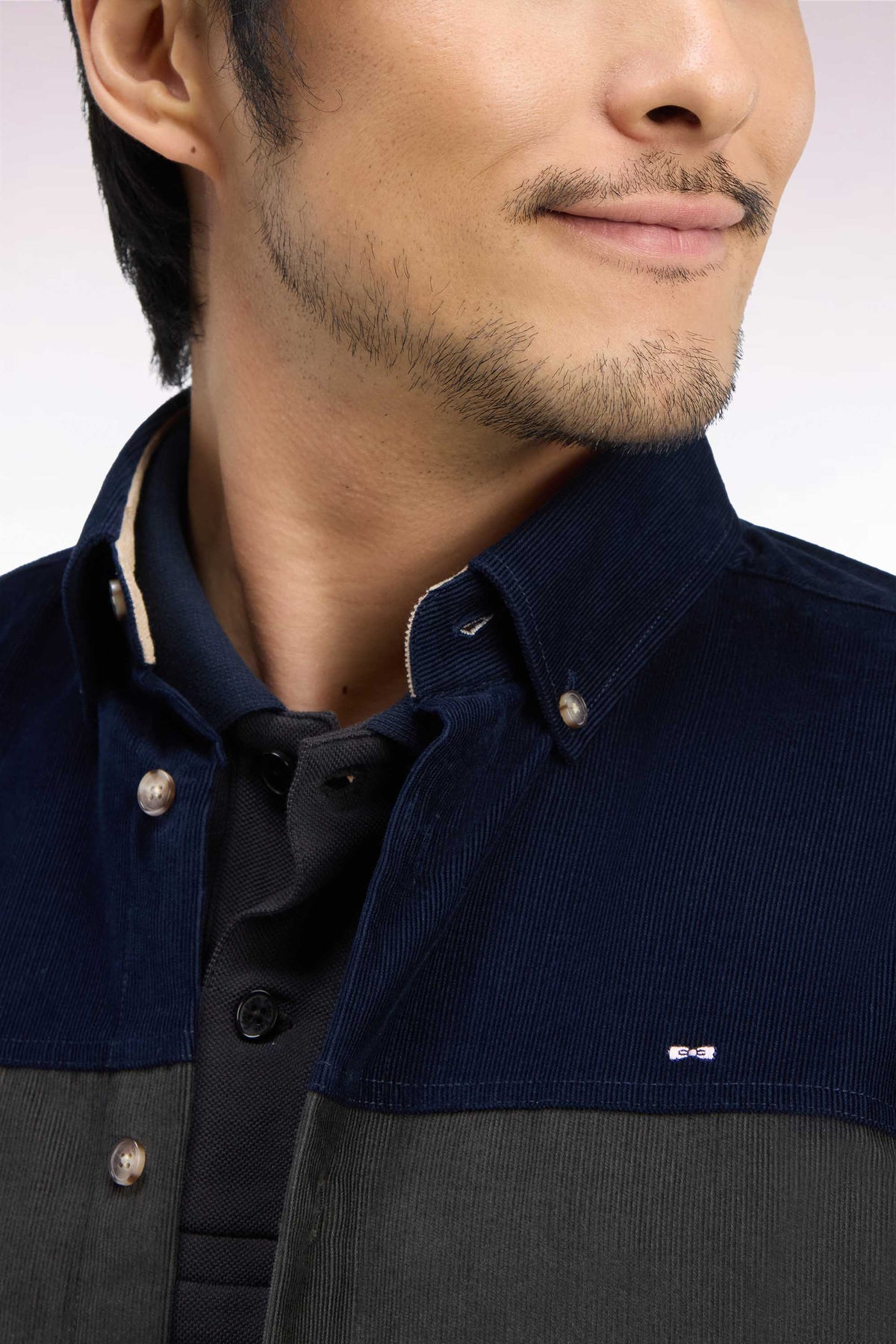 Chemise en velours côtelé tricolore coupe droite