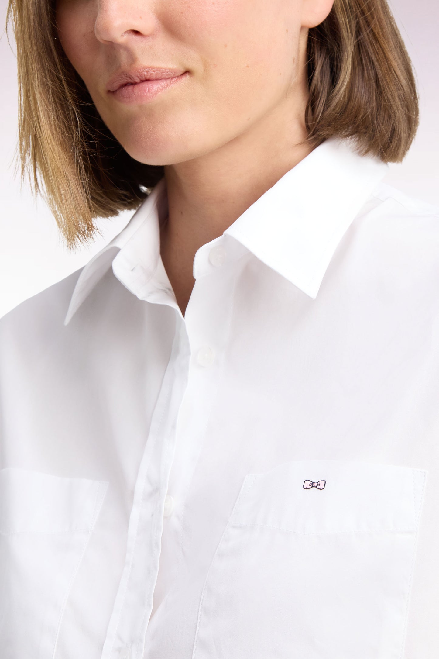 Chemise en coton blanc à poches plaquées coupe décontractée