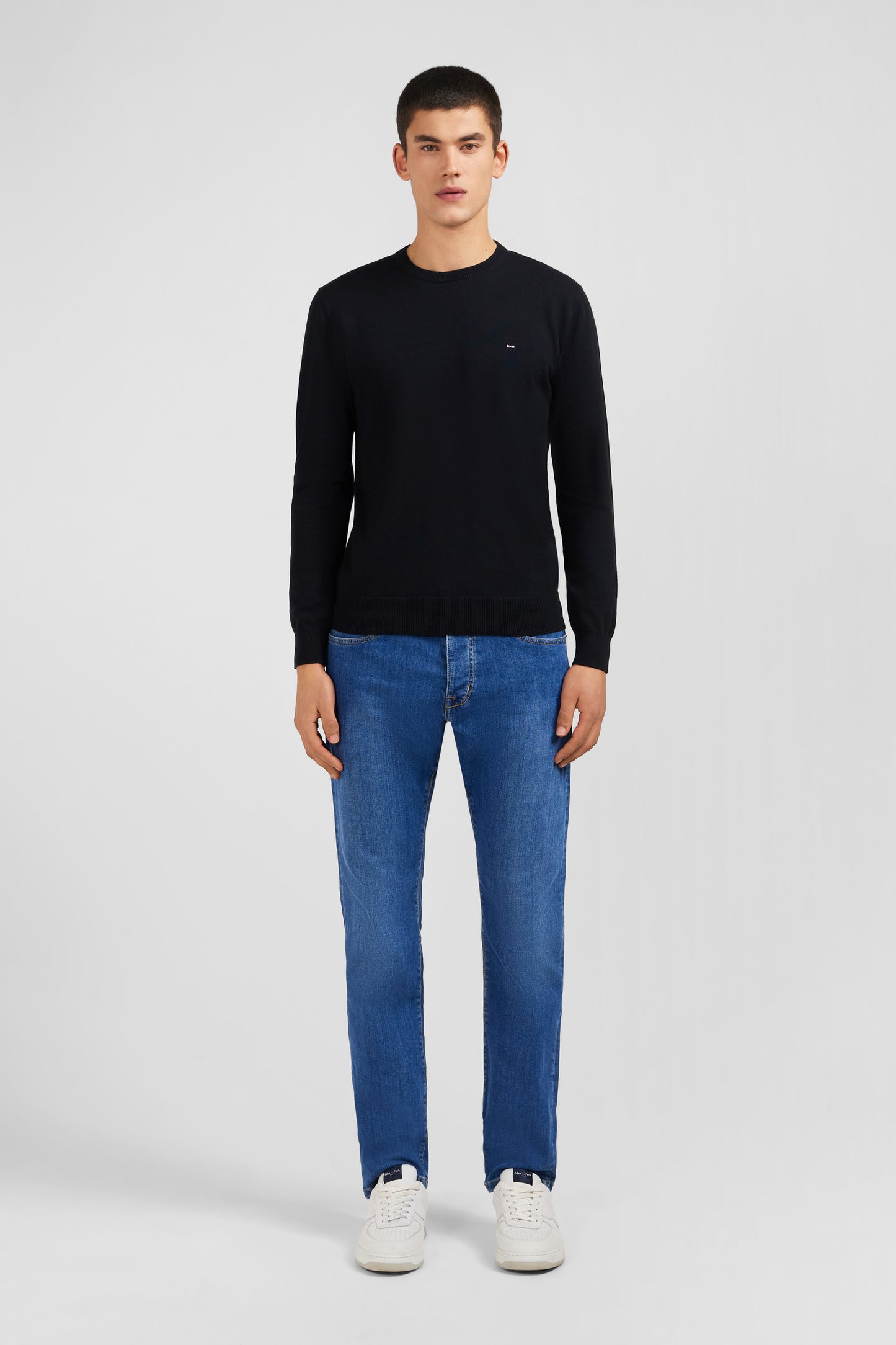 Pull noir à col rond en coton