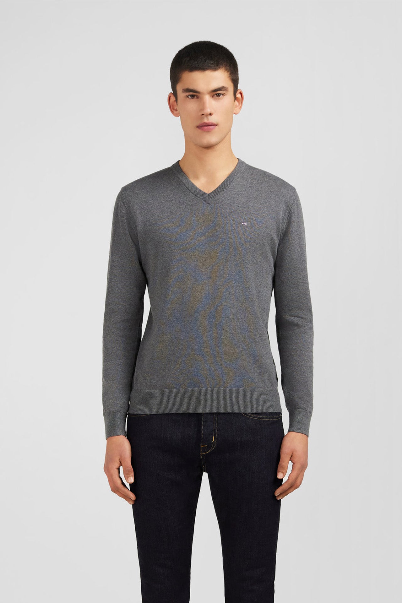 Pull gris à col V en coton