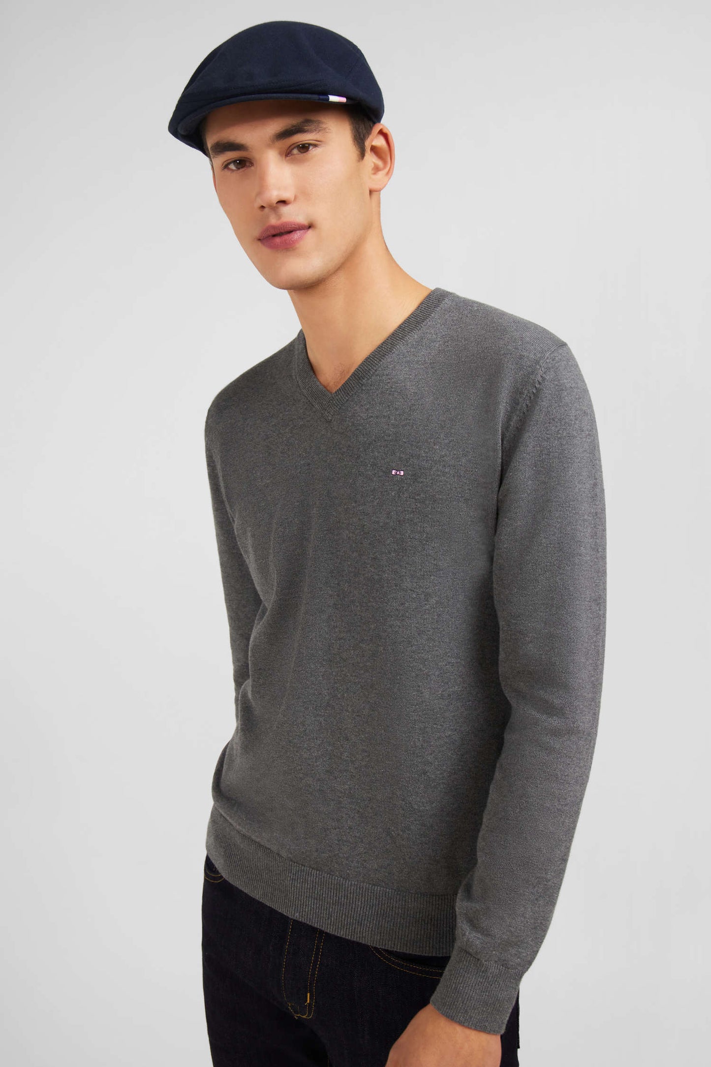 Pull gris à col V en coton