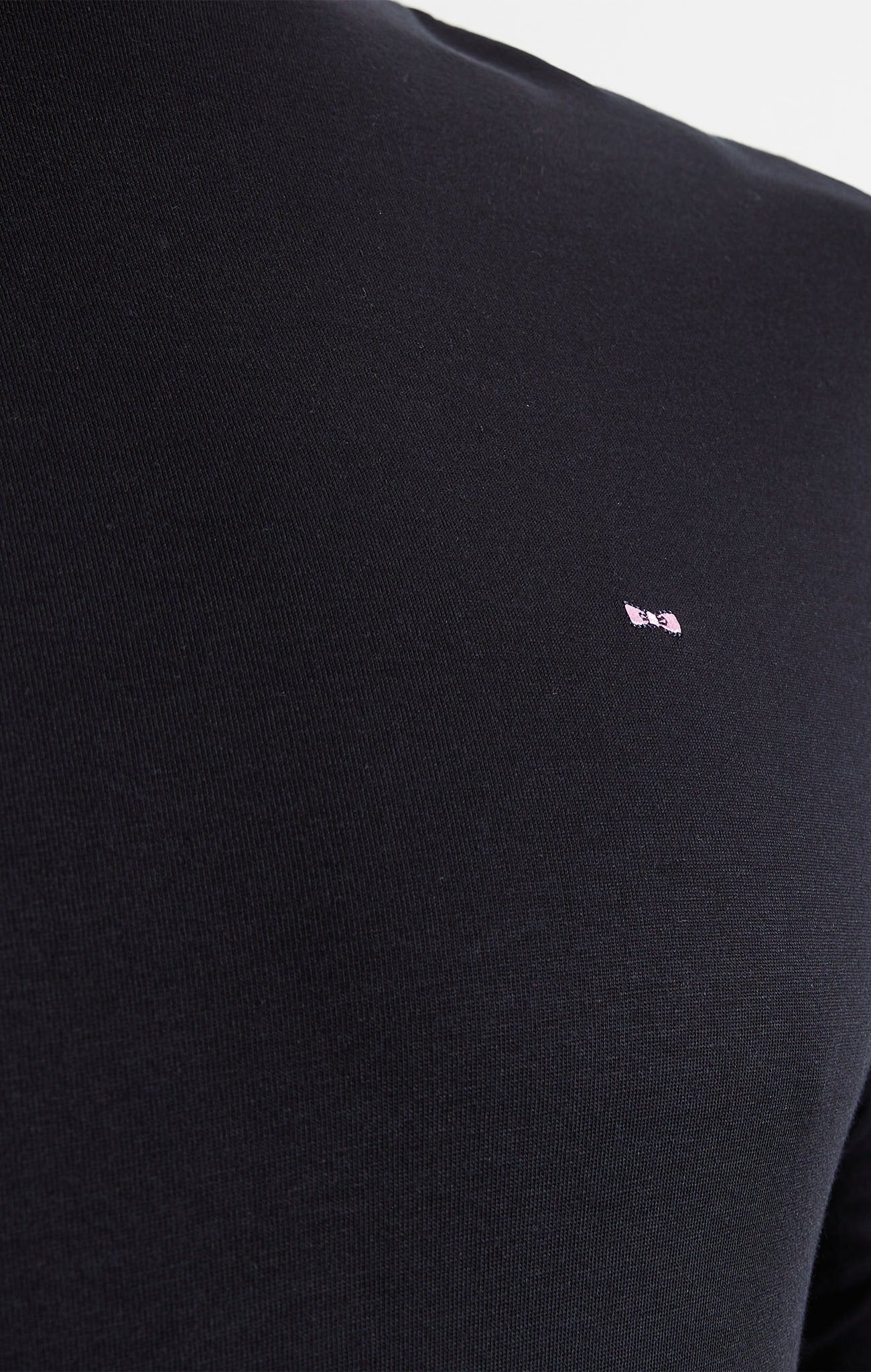T-shirt noir col rond à manches courtes