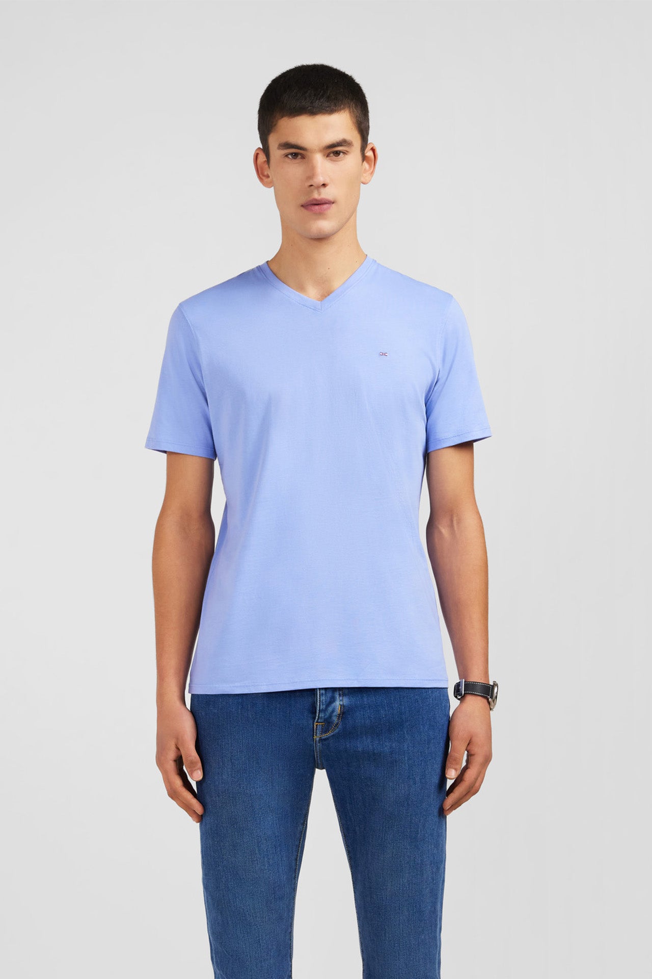 T-shirt bleu col V à manches courtes