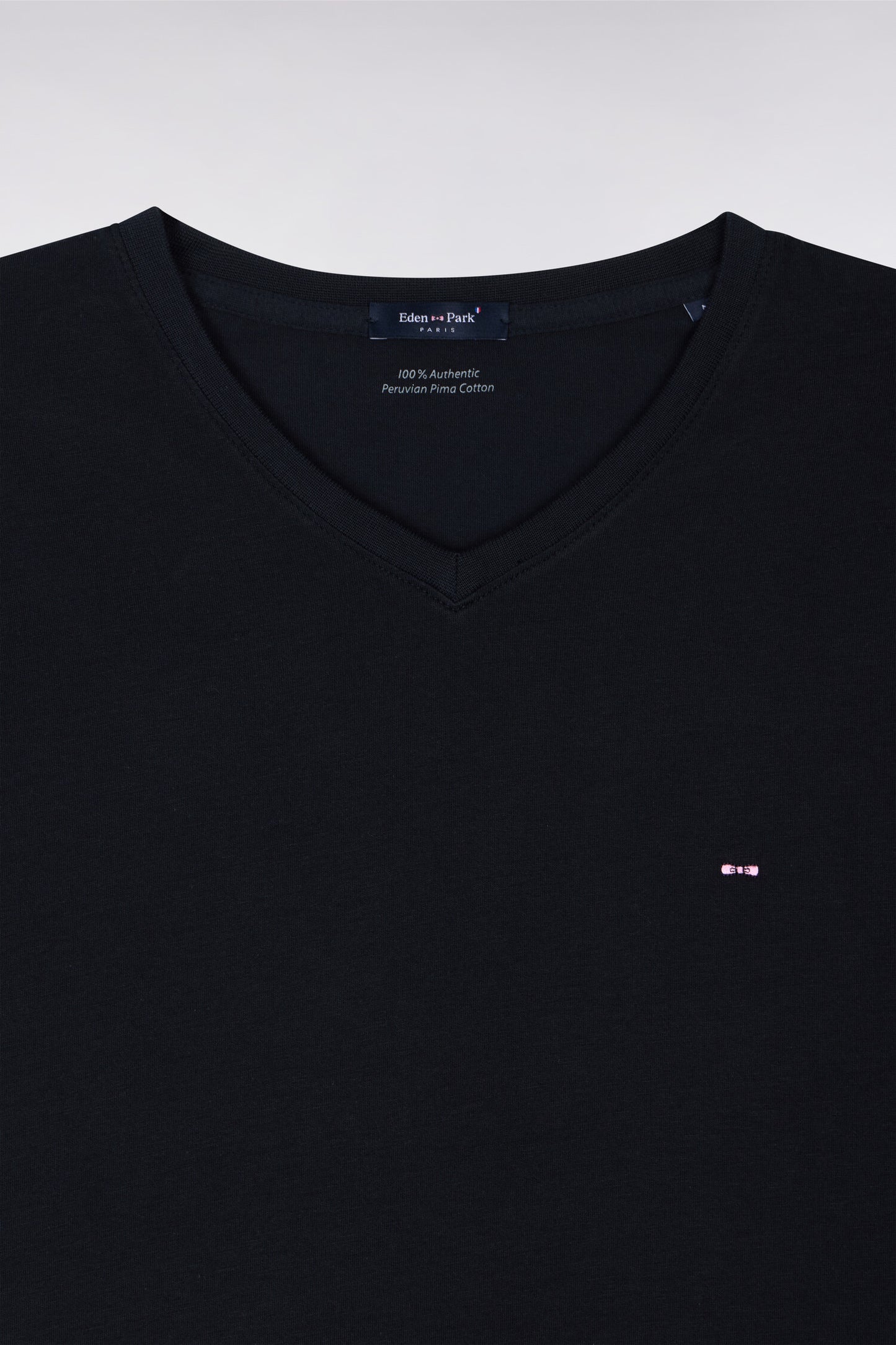 T-shirt noir col V à manches courtes