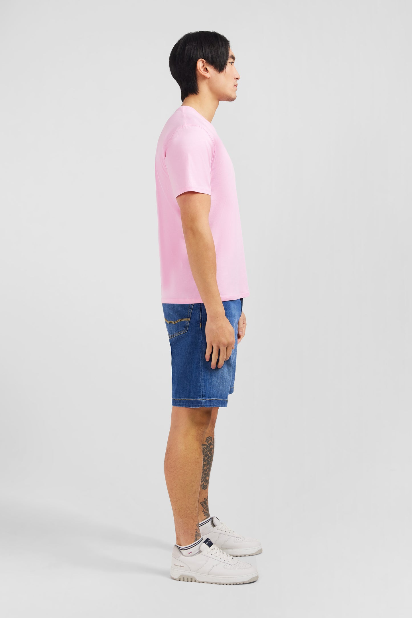 T-shirt rose col V à manches courtes