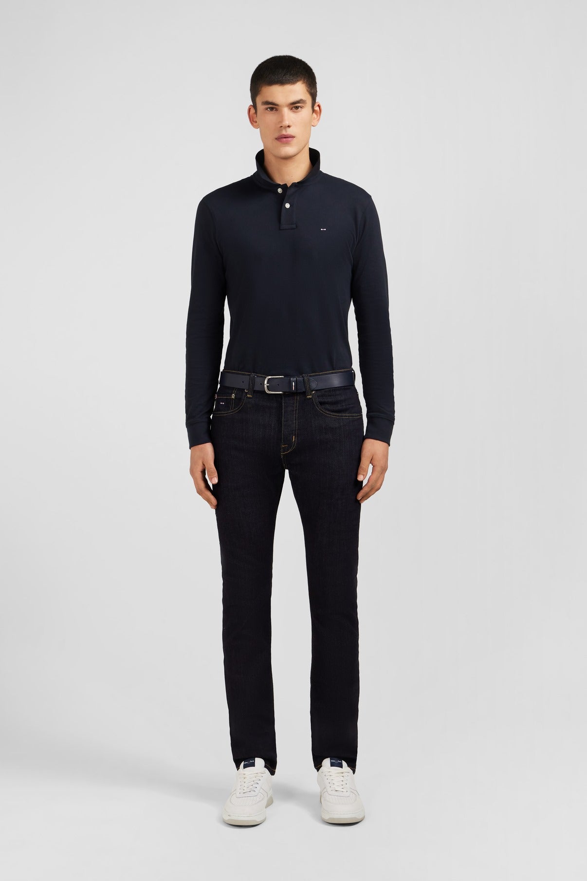 Jean bleu marine en coton extensible