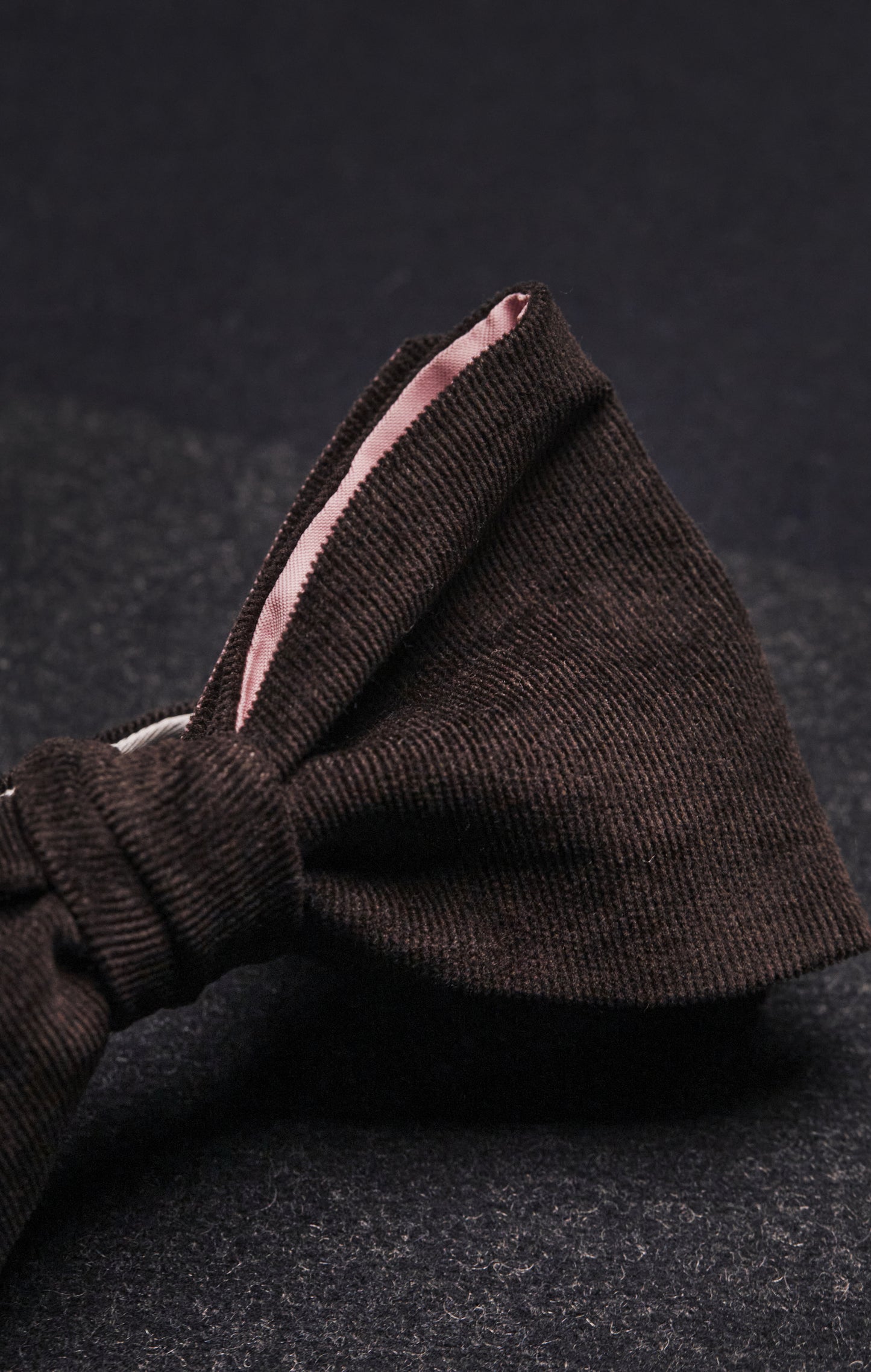 Nœud papillon en velours marron upcyclé Pap'Atelier