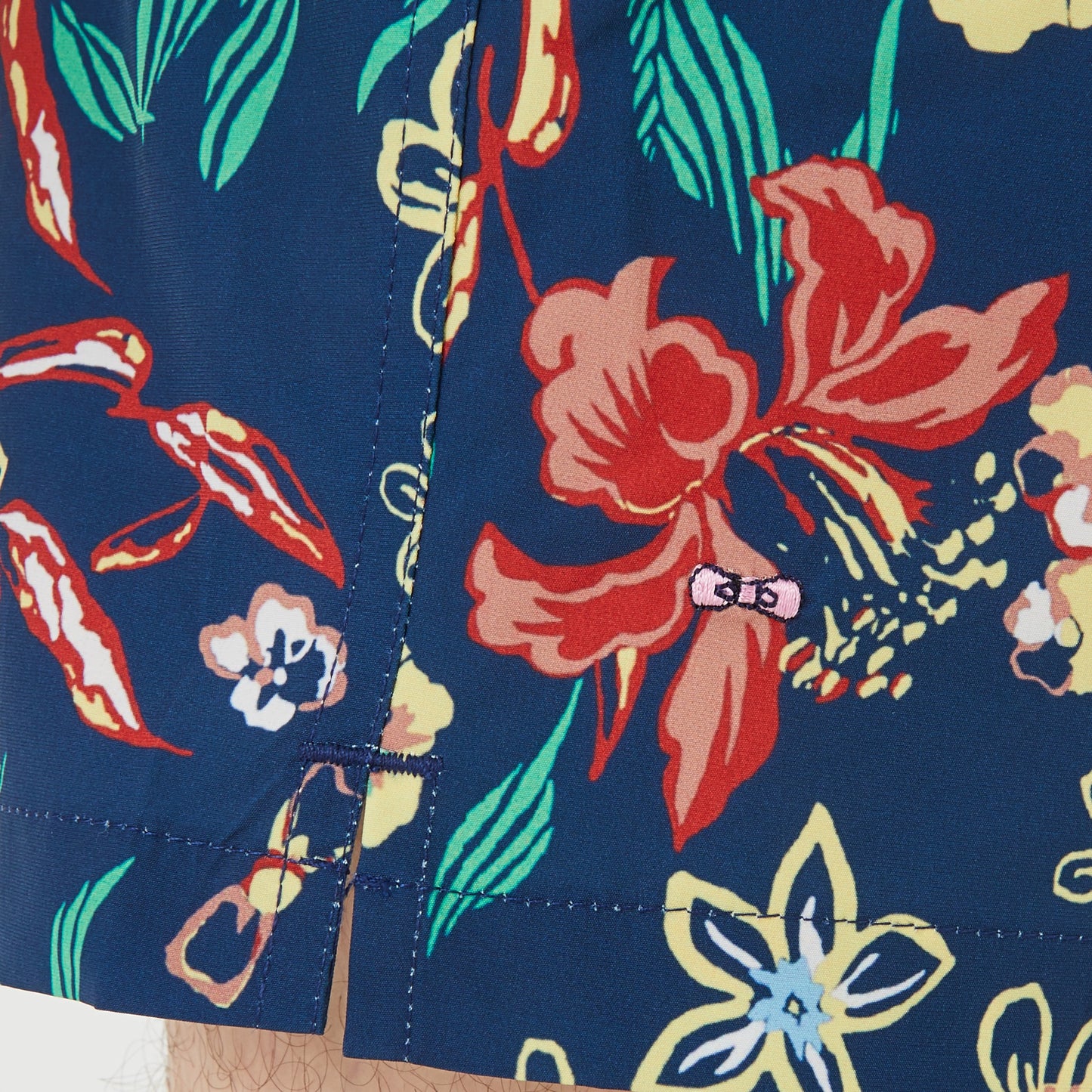 Short de bain motif fleuri bleu marine