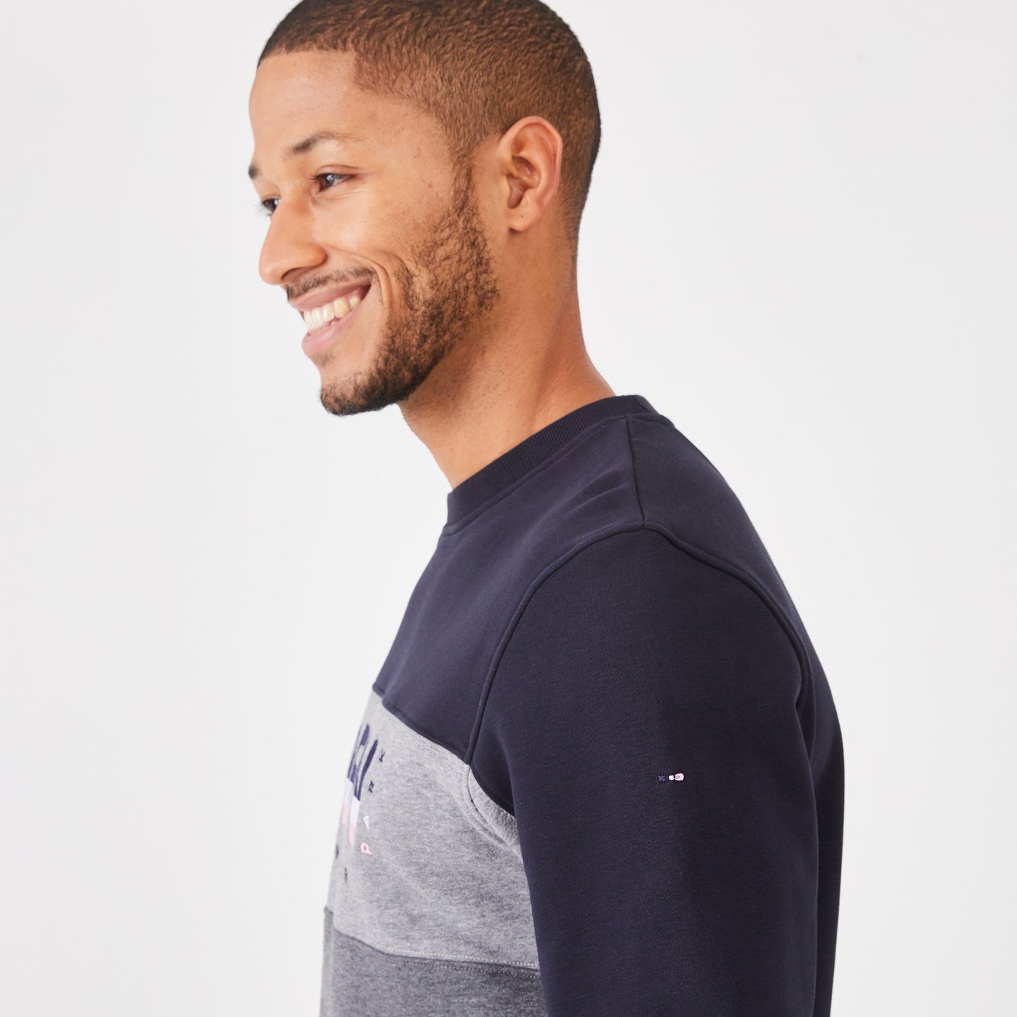 Round-neck sweatshirt in embroidered color-block fleece