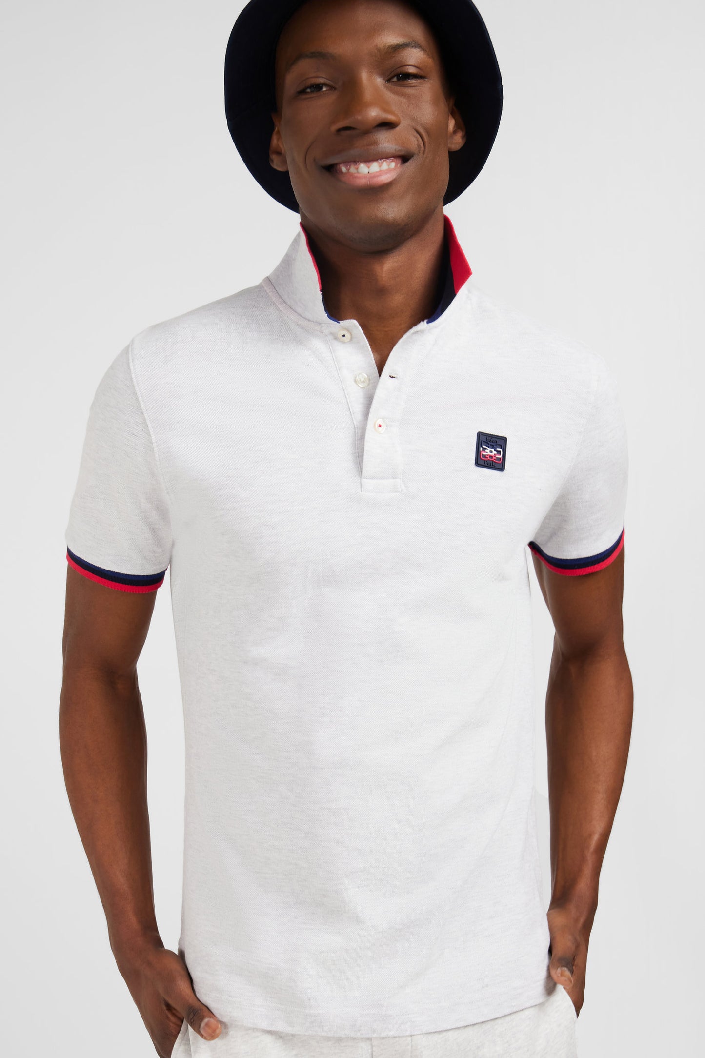 Polo gris à détails tricolores