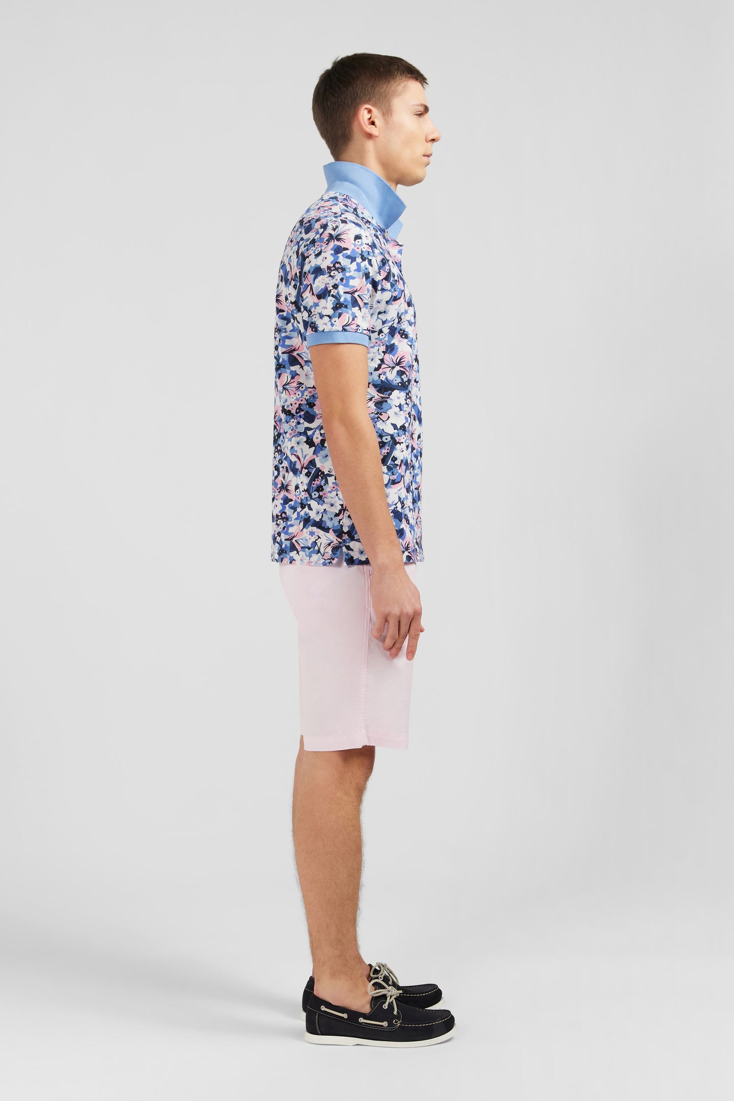 Polo bleu clair imprimé fleurs à manches courtes