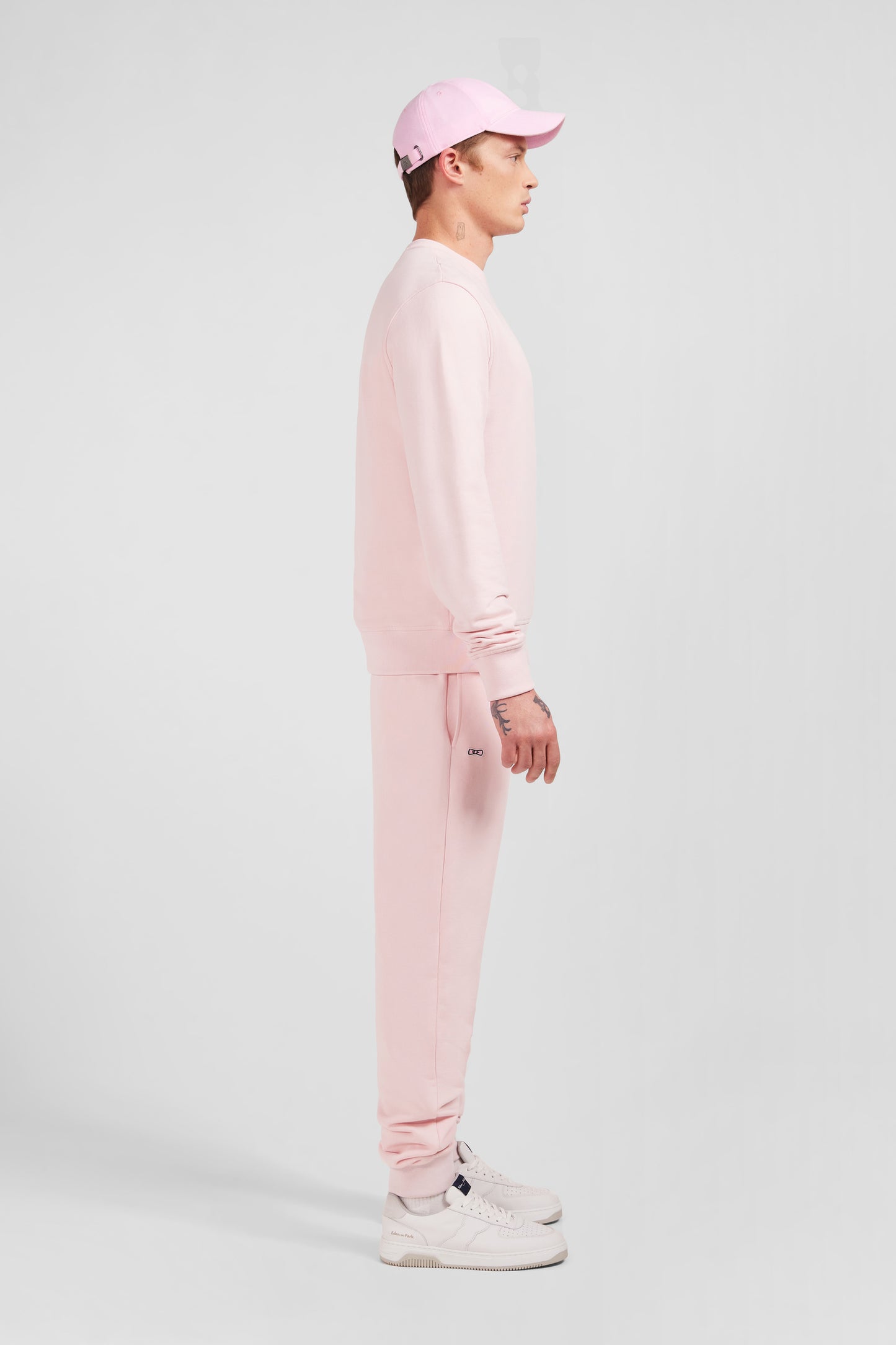 Pink fleece round-neck sweatshirt with bow tie embroidery