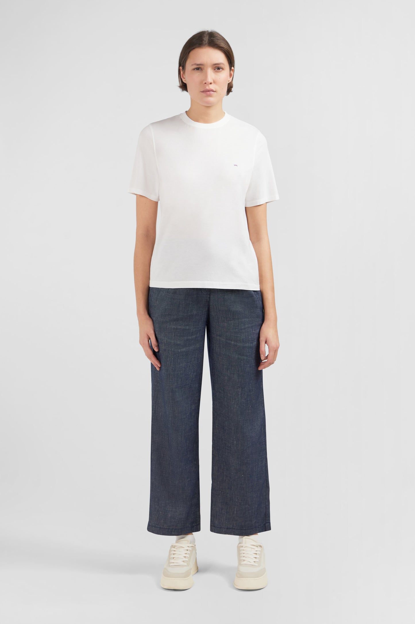 Plain white short-sleeved T-shirt