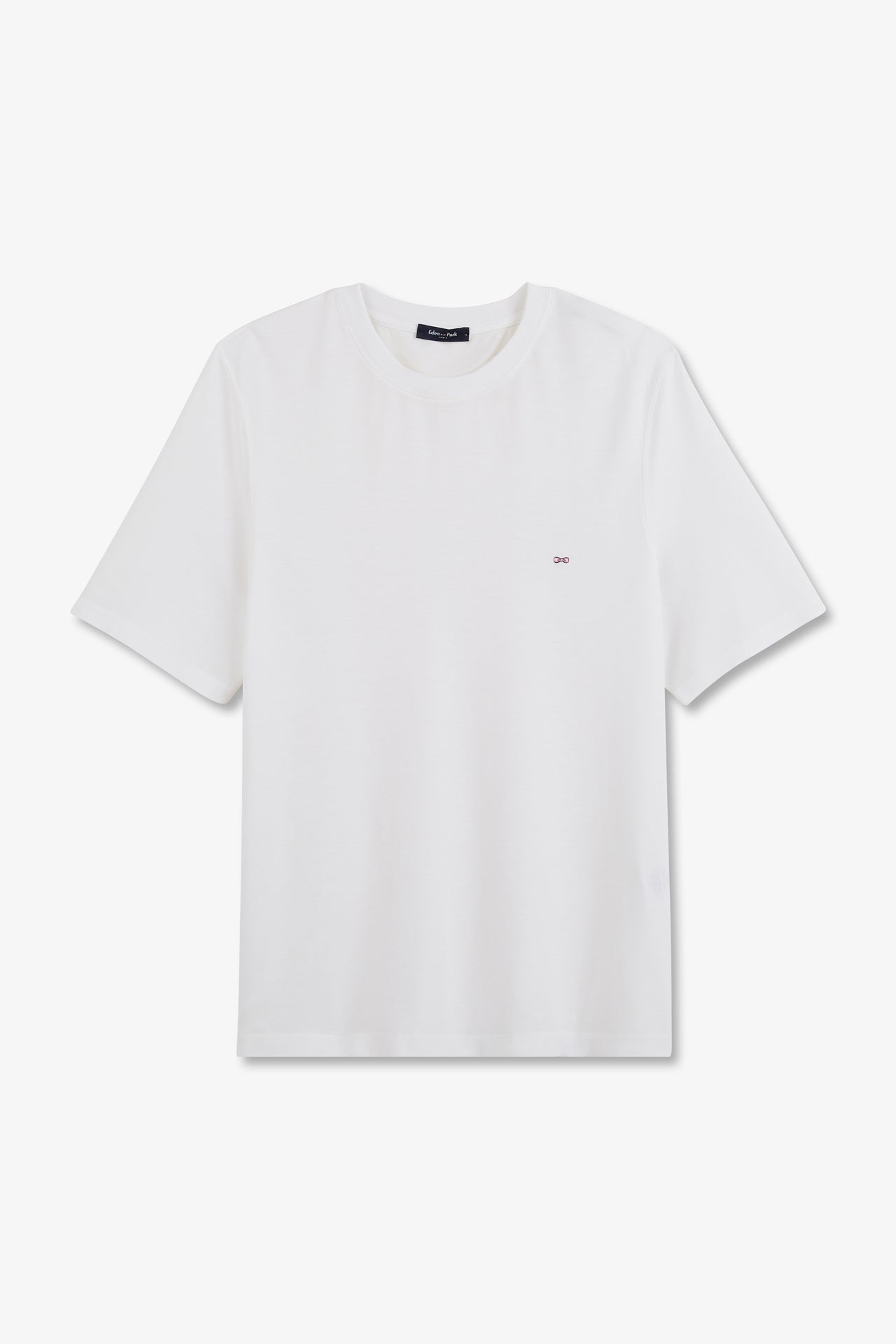 Plain white short-sleeved T-shirt