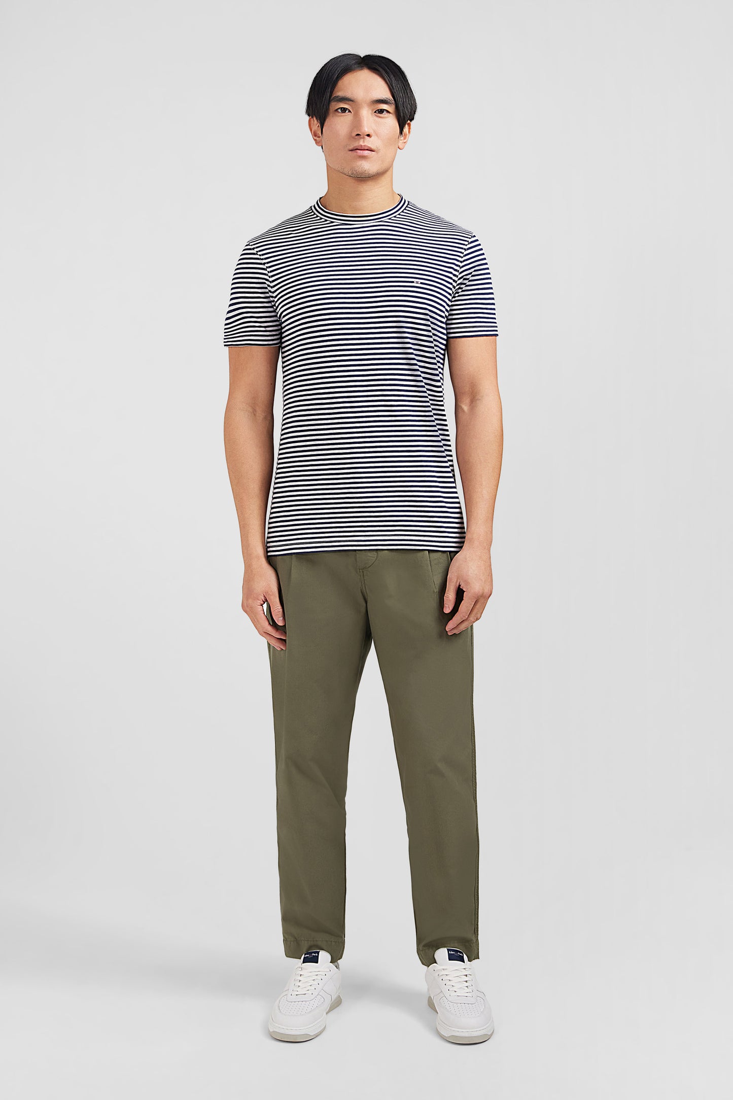 Navy blue short-sleeved striped T-shirt