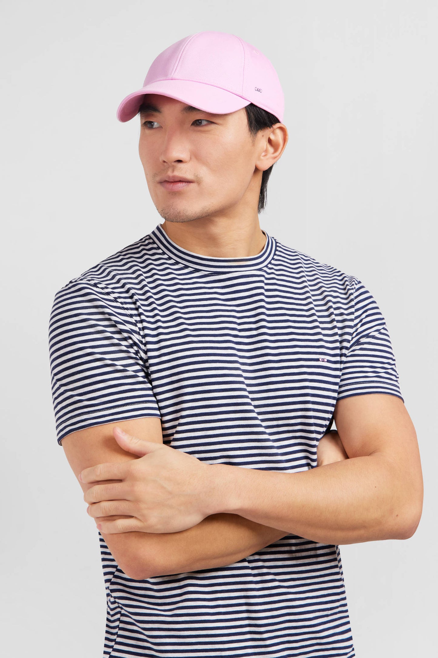 Navy blue short-sleeved striped T-shirt