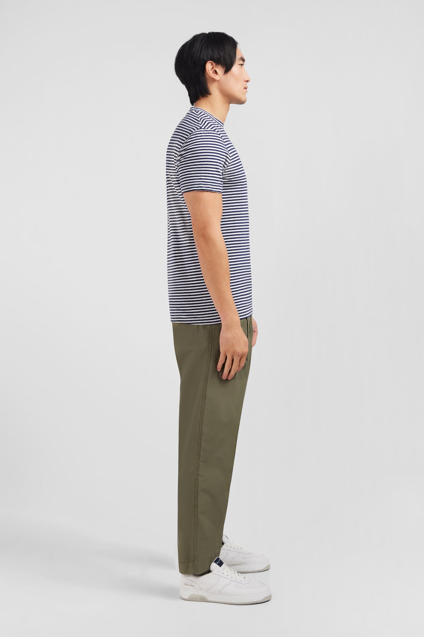 Navy blue short-sleeved striped T-shirt