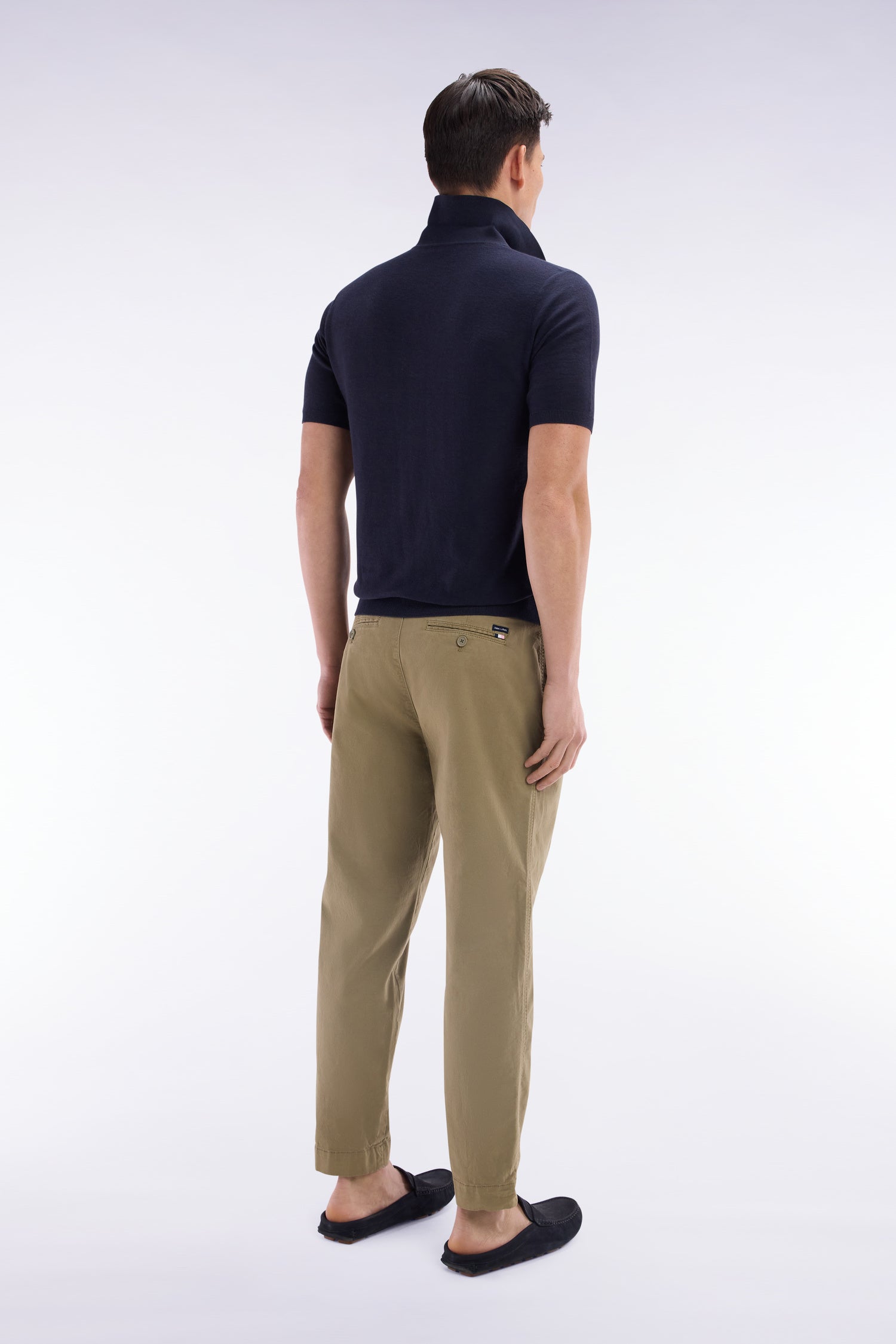 Pantalon chino à plis en coton stretch kaki coupe droite