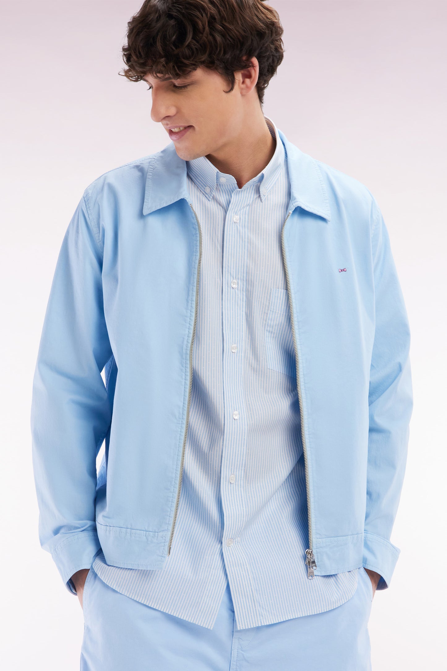 Chemise à manches courtes en coton tissage jacquard rayé ciel coupe droite